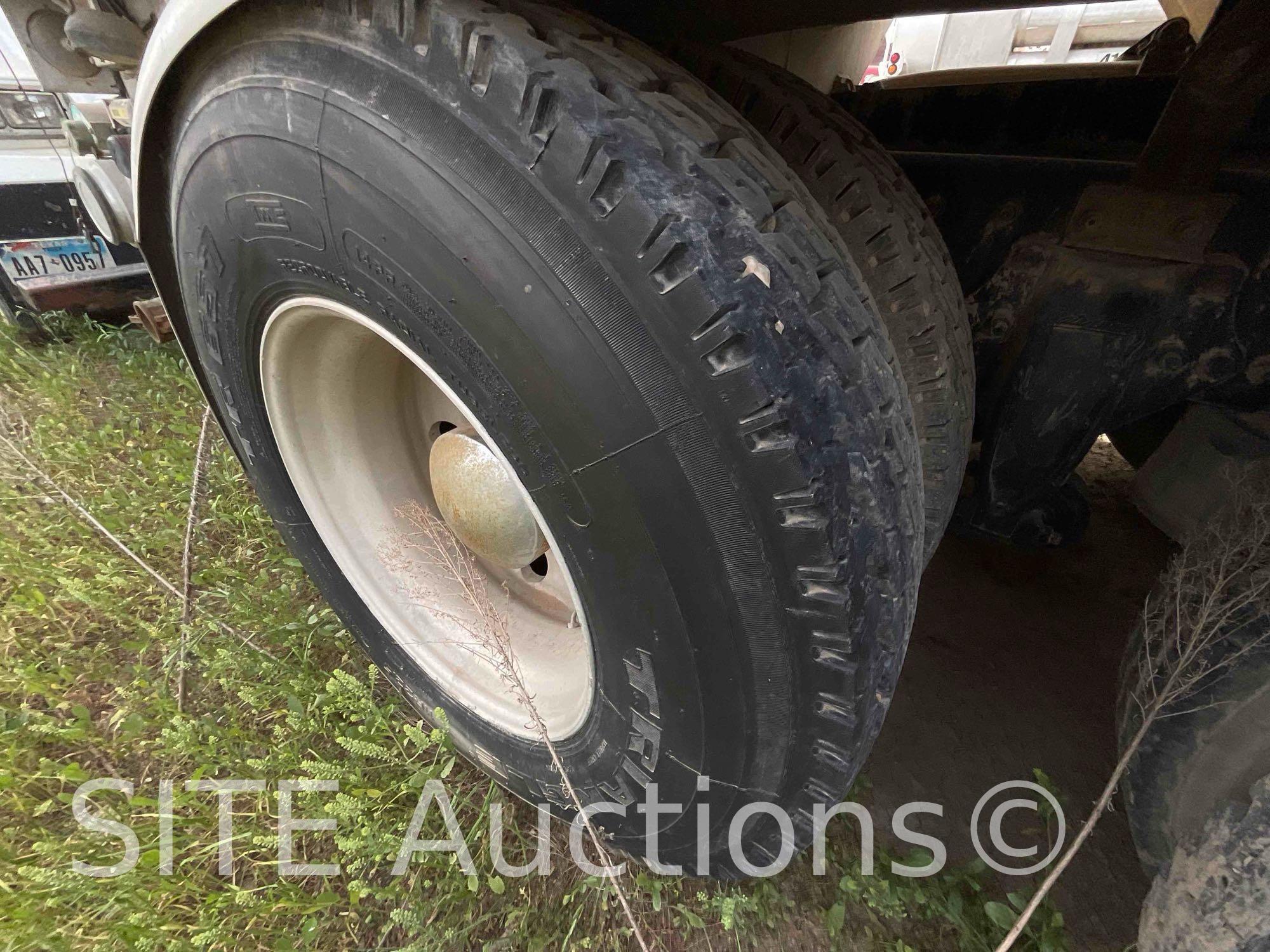 2006 Freightliner Columbia T/A Fuel Truck