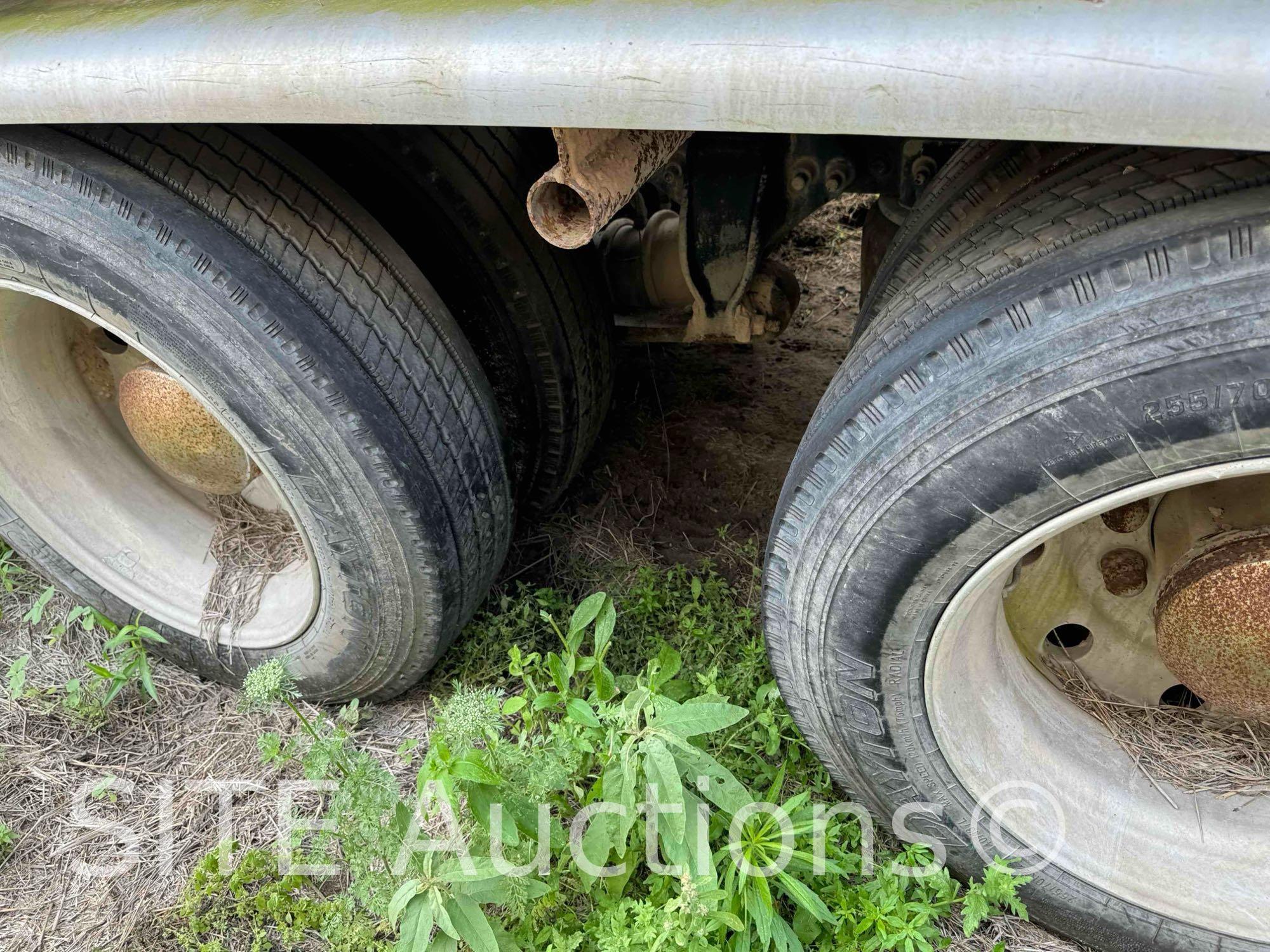 2005 Freightliner Columbia T/A Fuel Truck