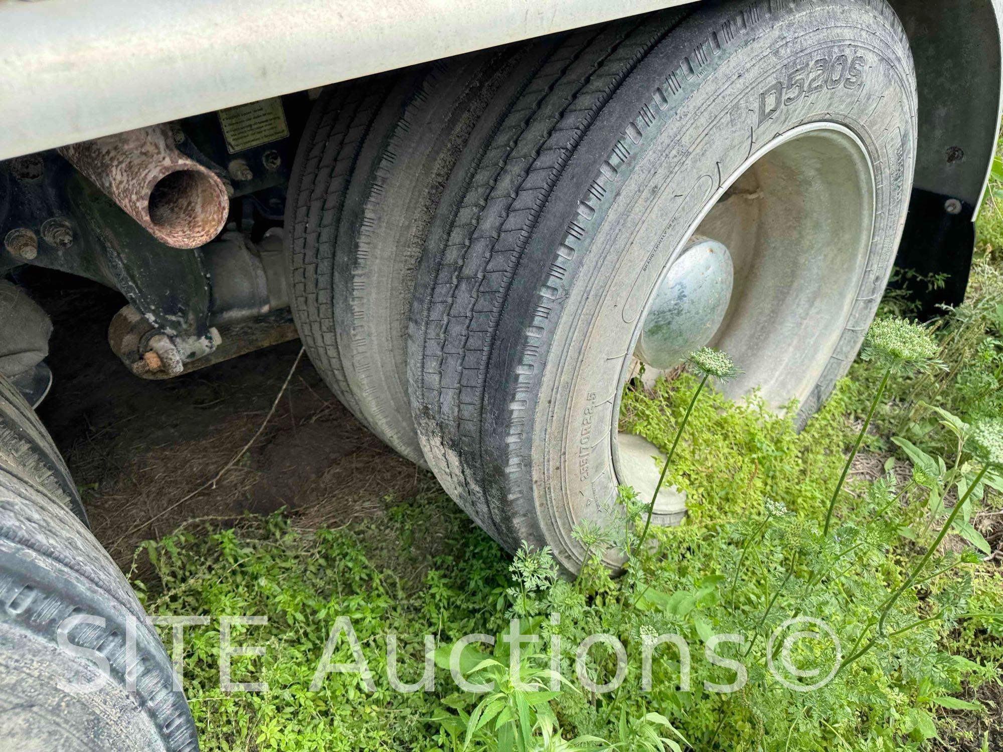 2005 Freightliner Columbia T/A Fuel Truck