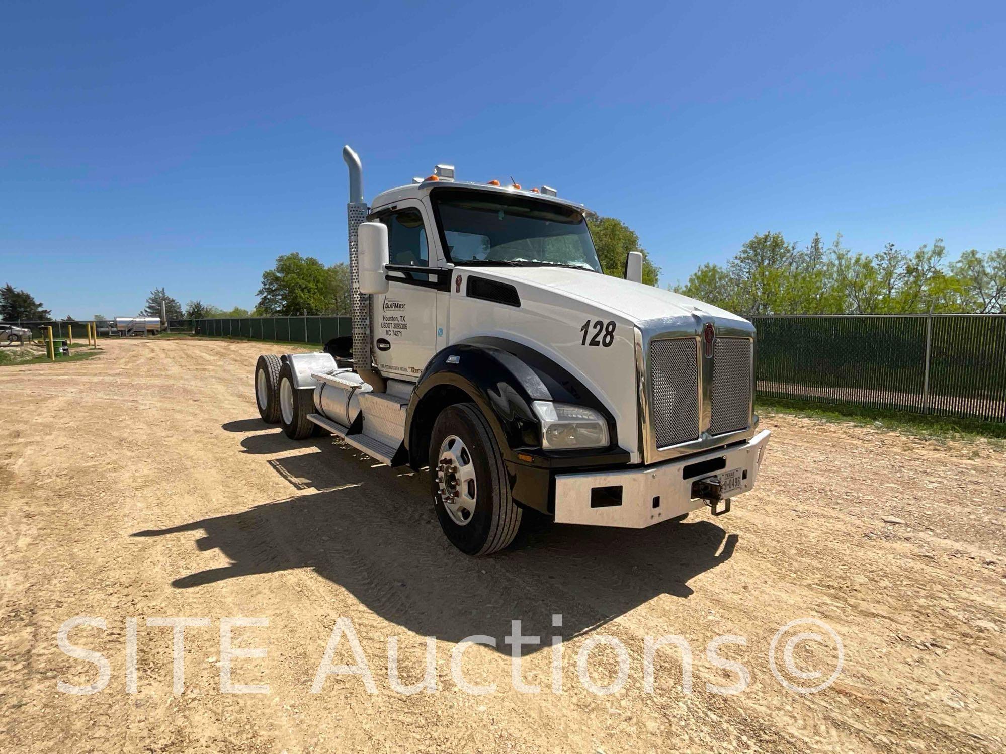 2016 Kenworth T880 T/A Daycab Truck Tractor