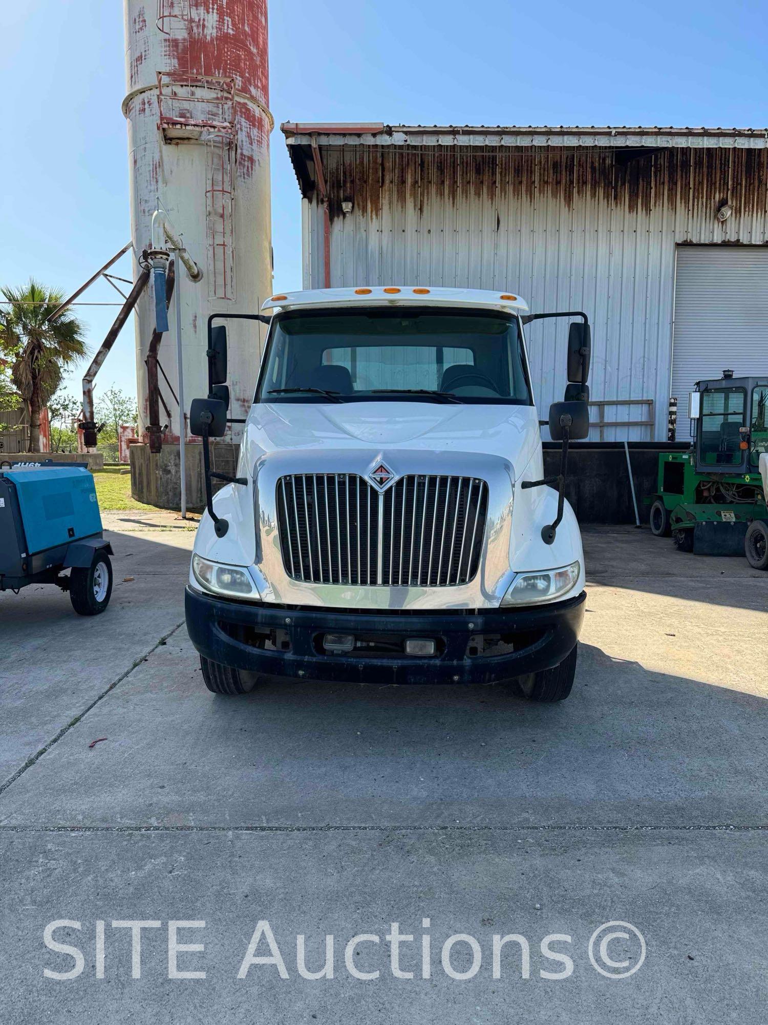 2013 International 8600 S/A Daycab Truck Tractor