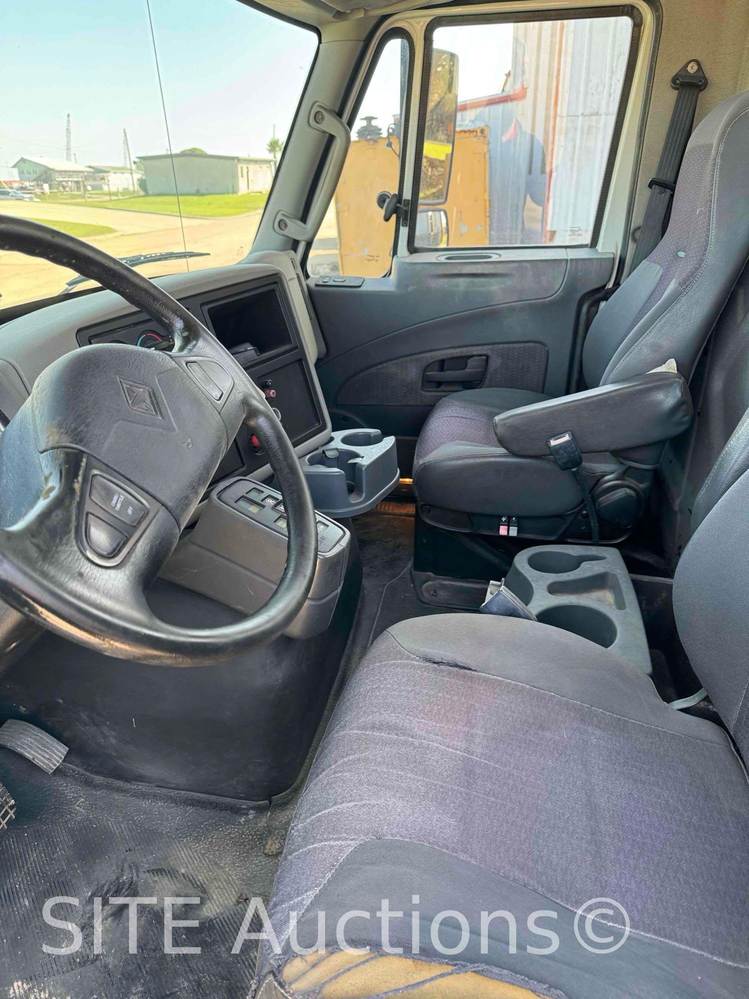 2013 International 8600 S/A Daycab Truck Tractor