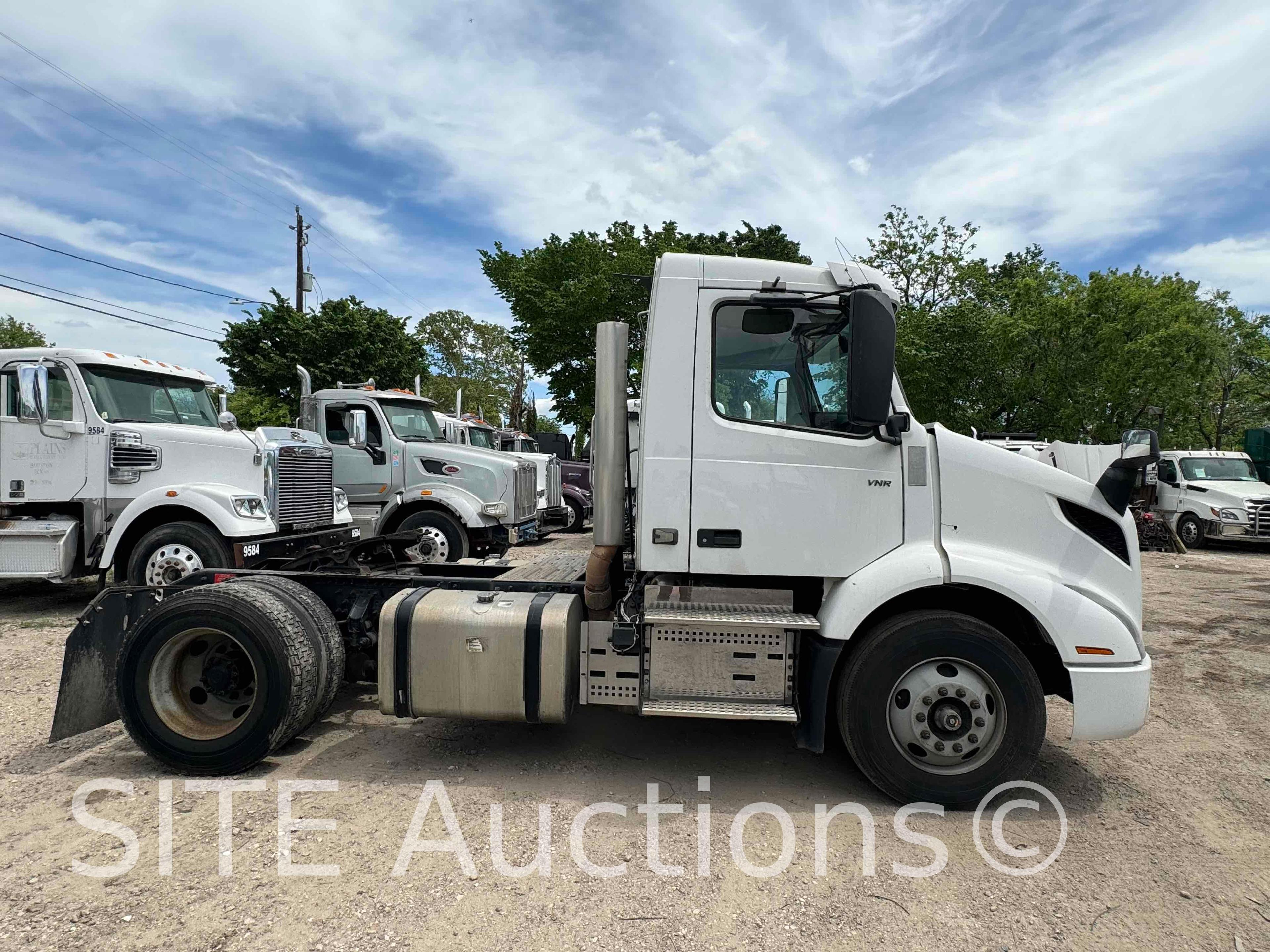 2019 Volvo VNR S/A Daycab Truck Tractor