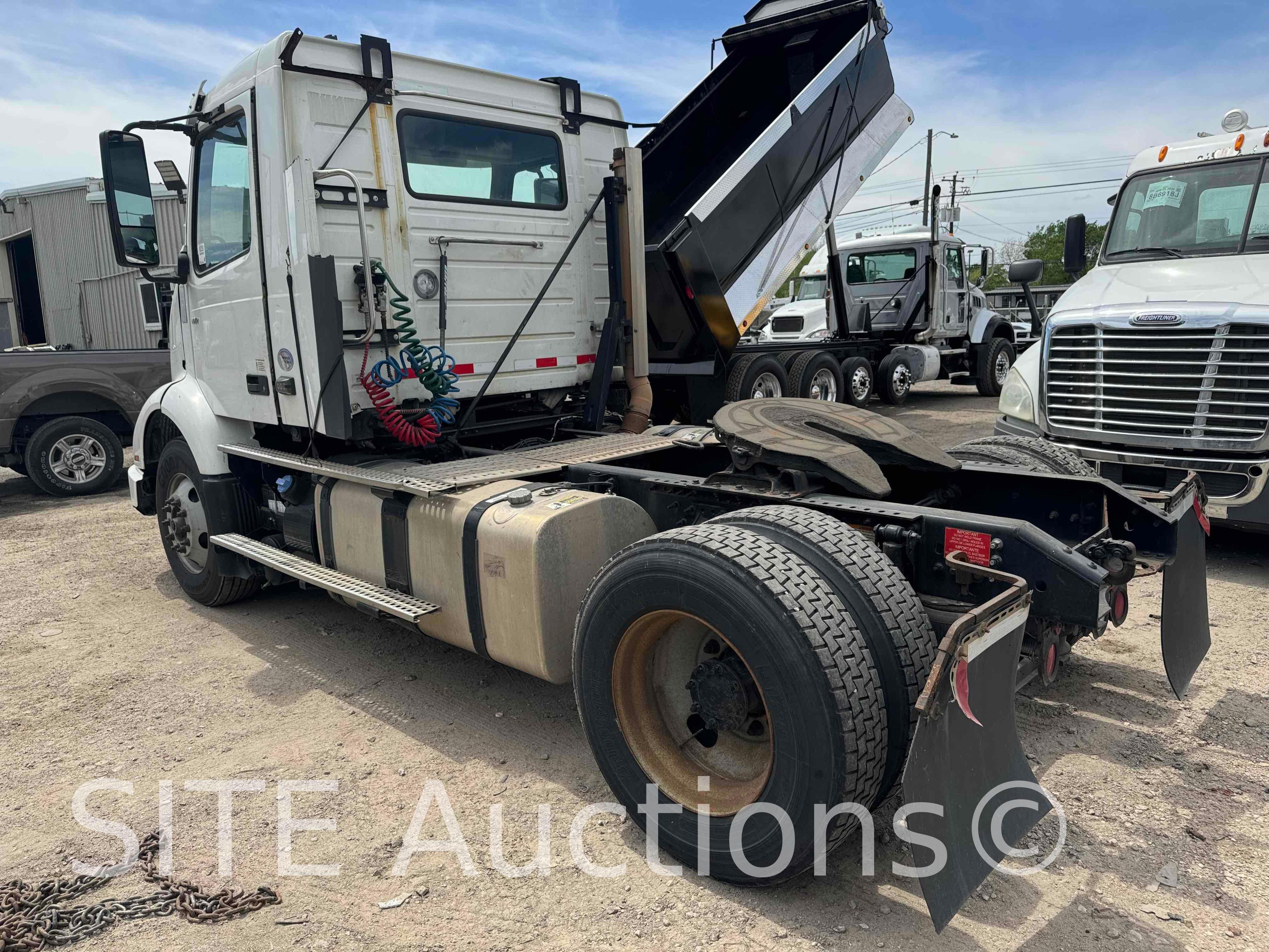 2019 Volvo VNR S/A Daycab Truck Tractor