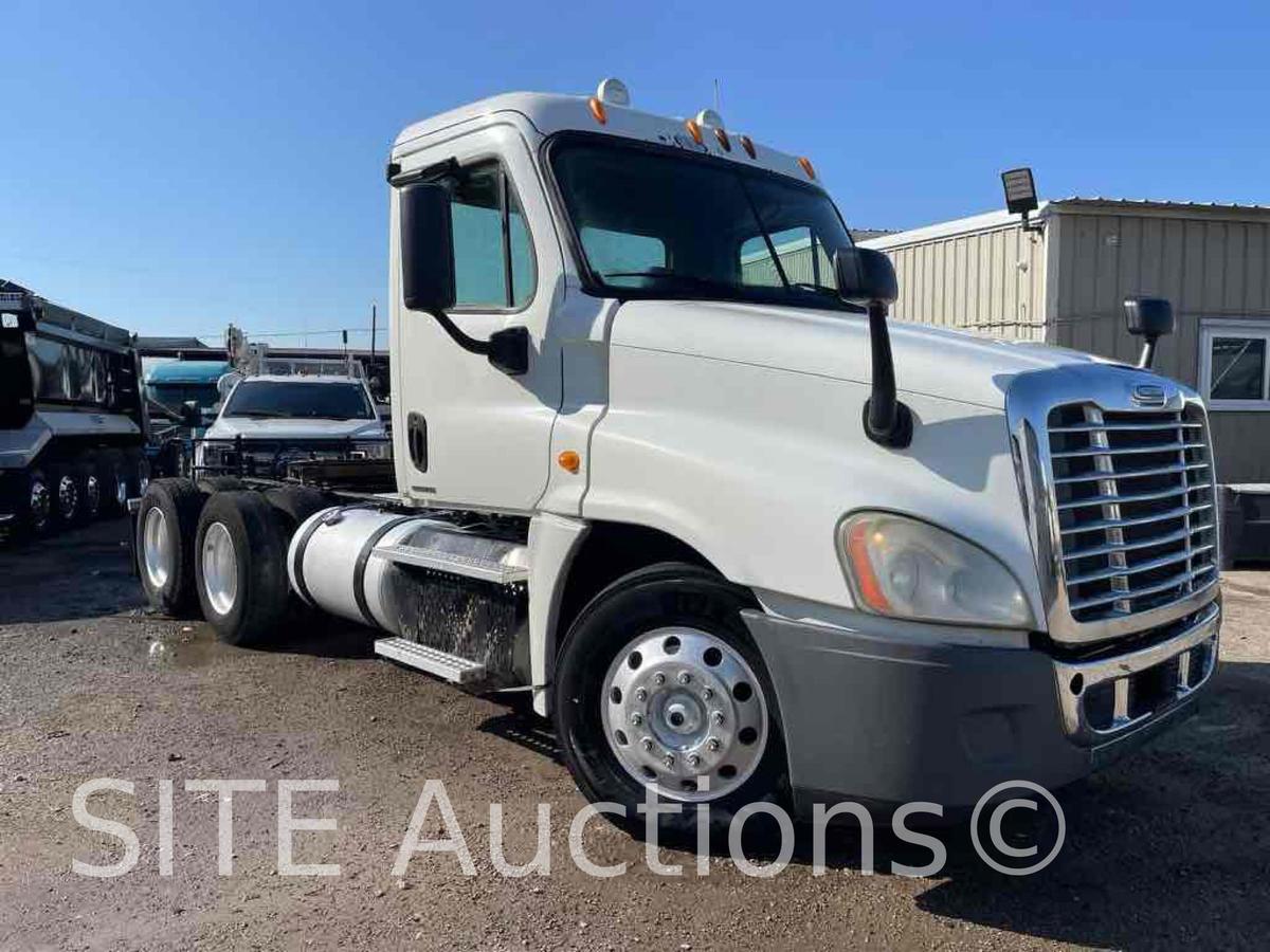 2012 Freightliner Cascadia T/A Daycab Truck Tractor