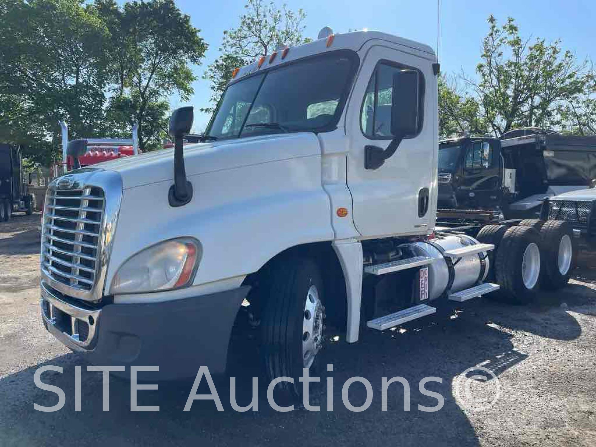 2012 Freightliner Cascadia T/A Daycab Truck Tractor