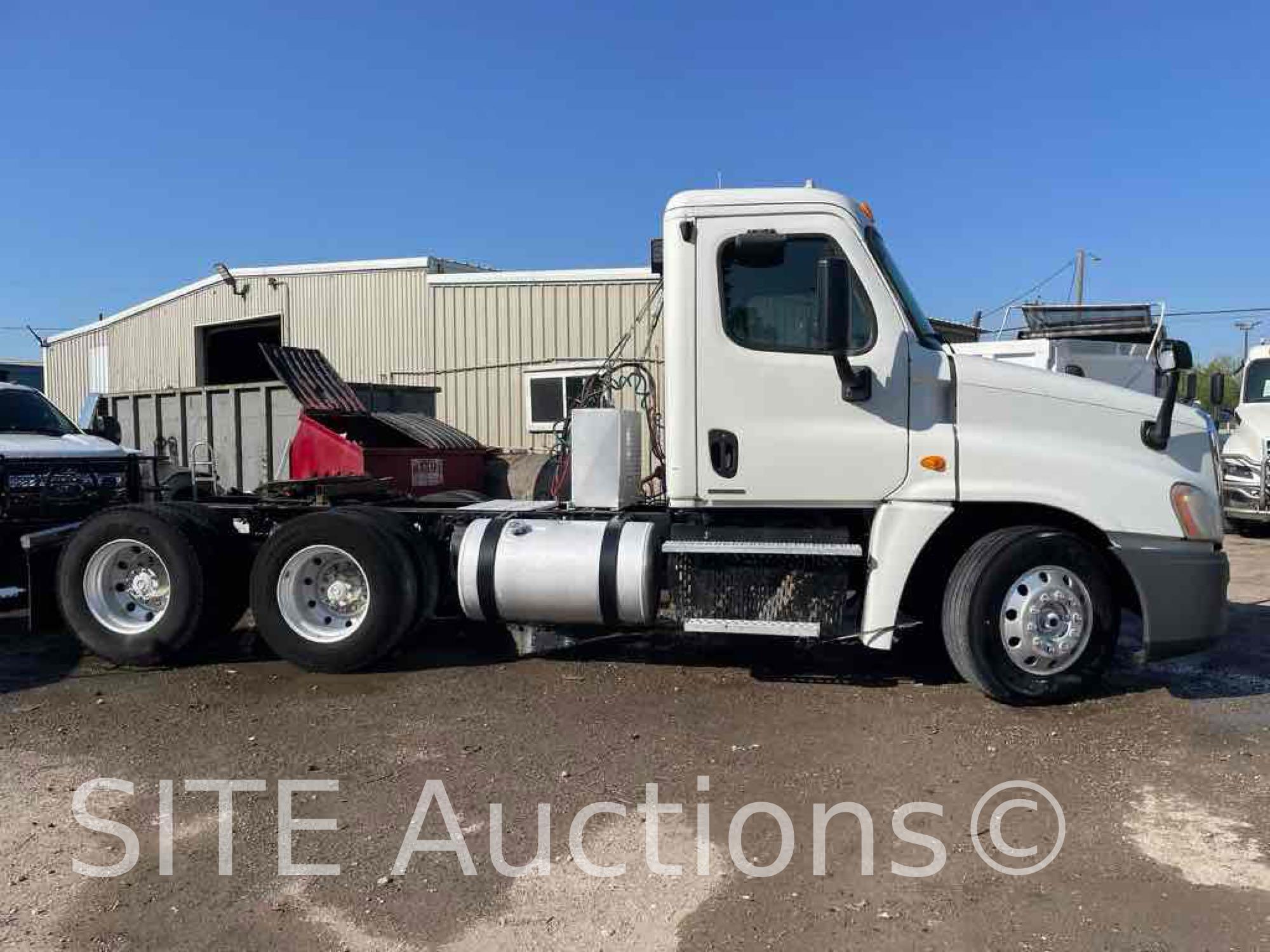 2012 Freightliner Cascadia T/A Daycab Truck Tractor