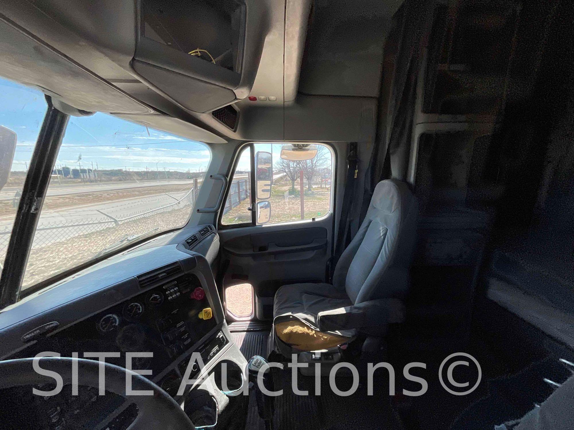 2004 Freightliner Columbia T/A Sleeper Truck Tractor