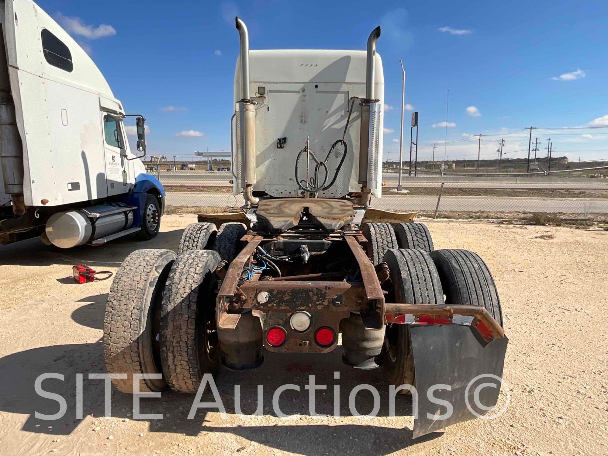 2004 Freightliner Columbia T/A Sleeper Truck Tractor