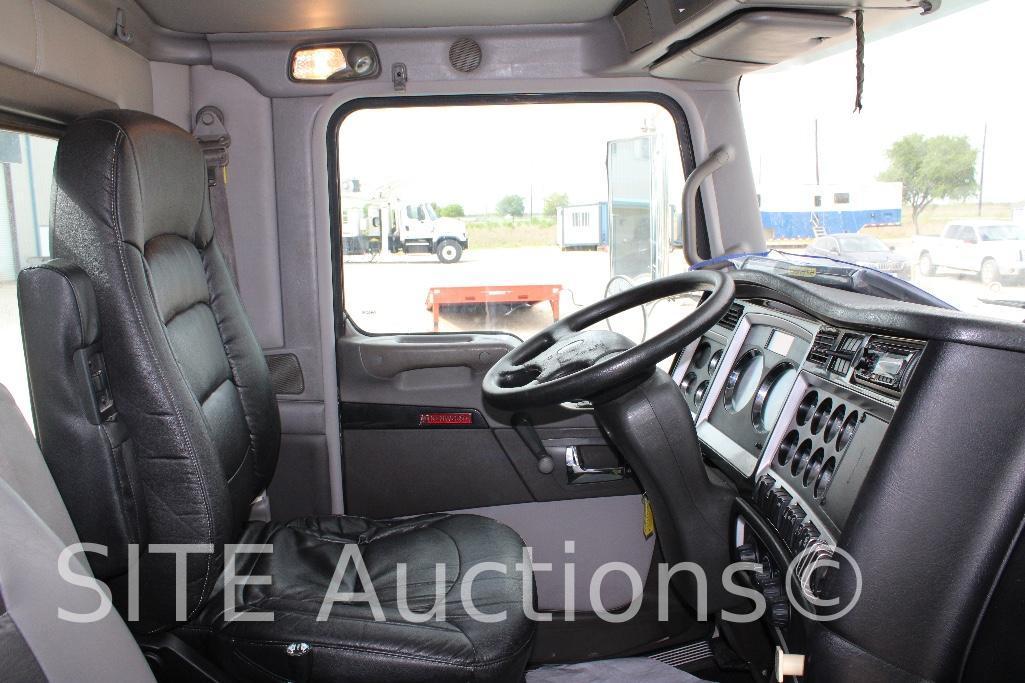 2014 Kenworth T440 T/A Roll Off Truck