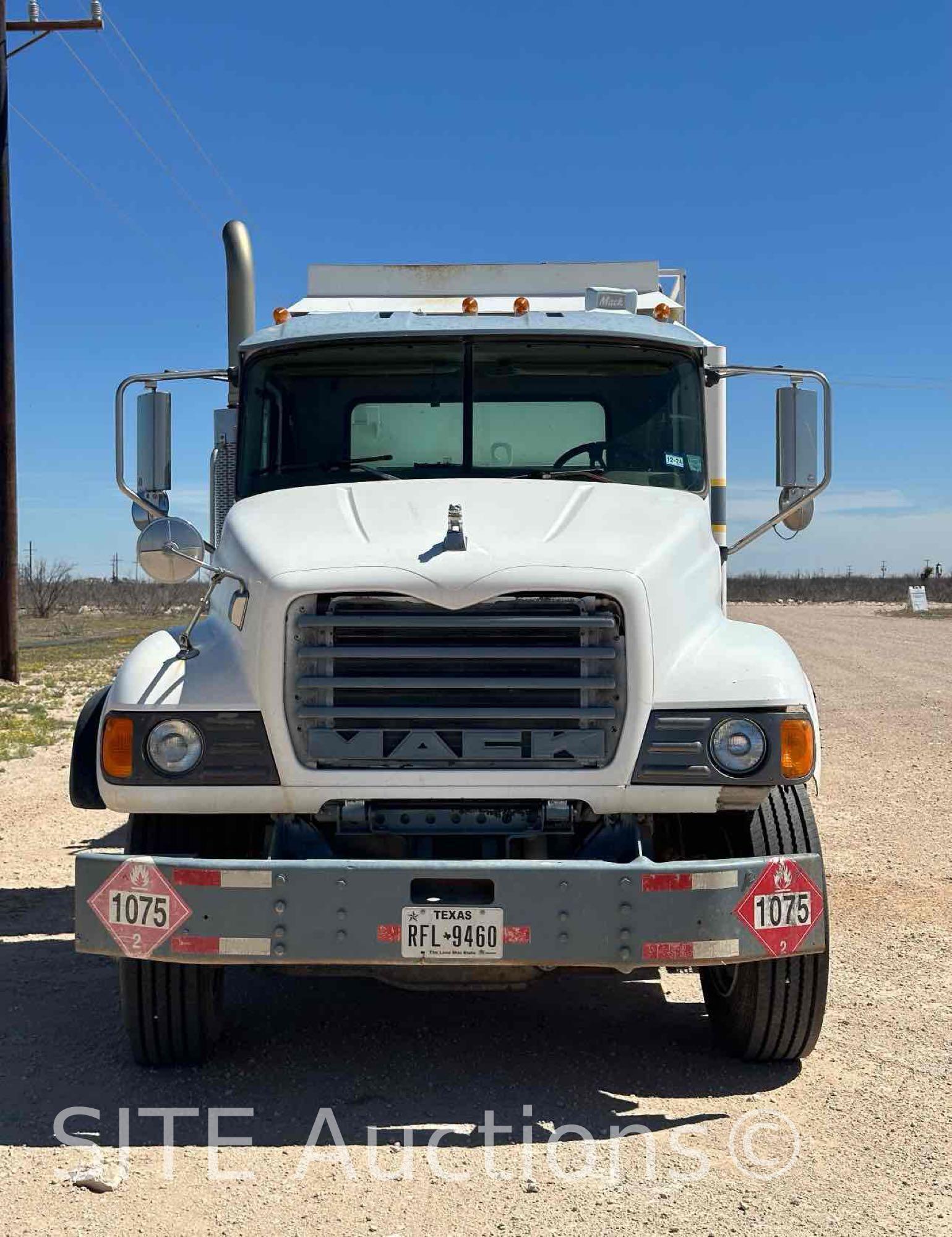 2005 Mack CV713 Granite T/A Hot Oil Truck