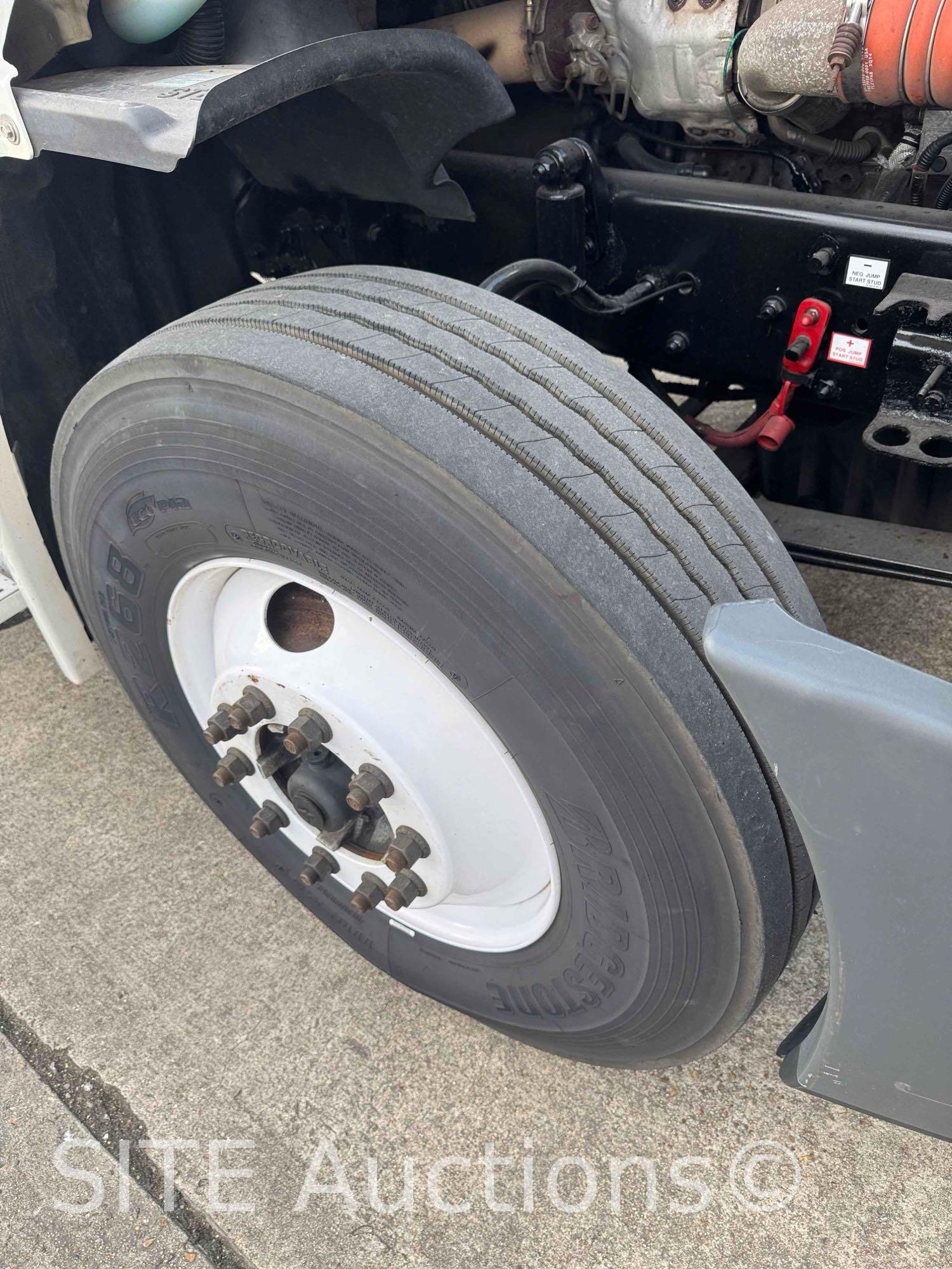 2015 Freightliner T/A Dump Truck