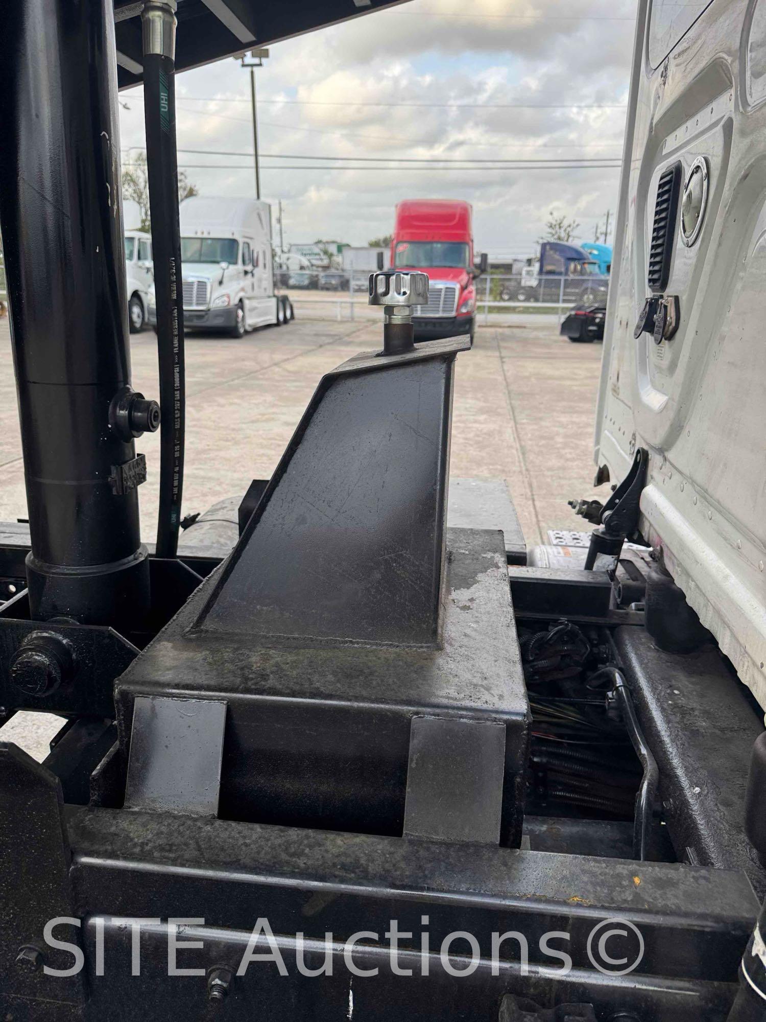 2015 Freightliner T/A Dump Truck