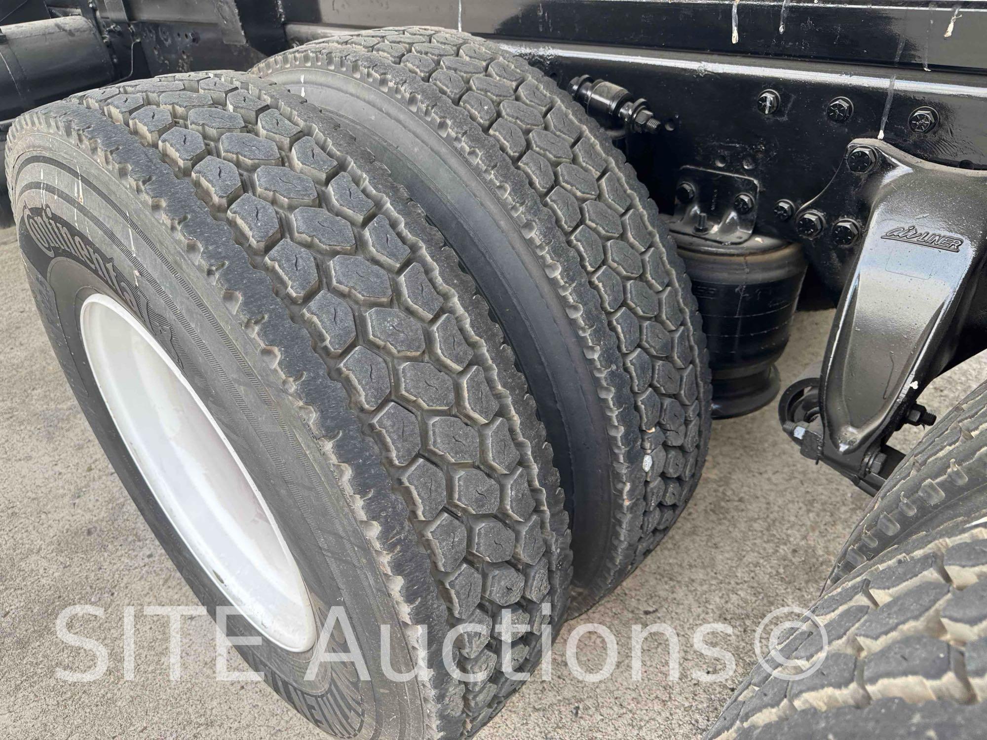 2015 Freightliner T/A Dump Truck