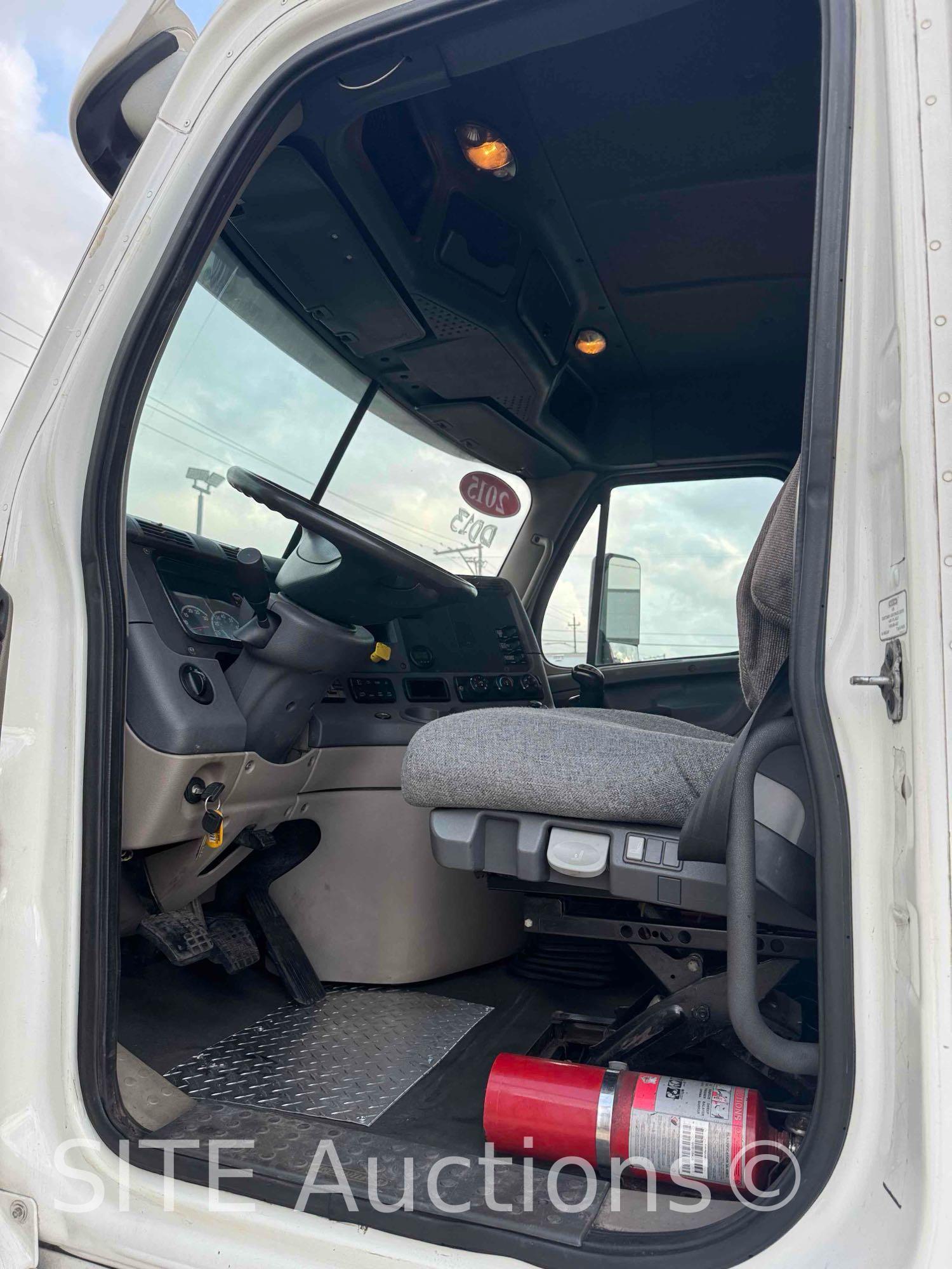 2015 Freightliner T/A Dump Truck