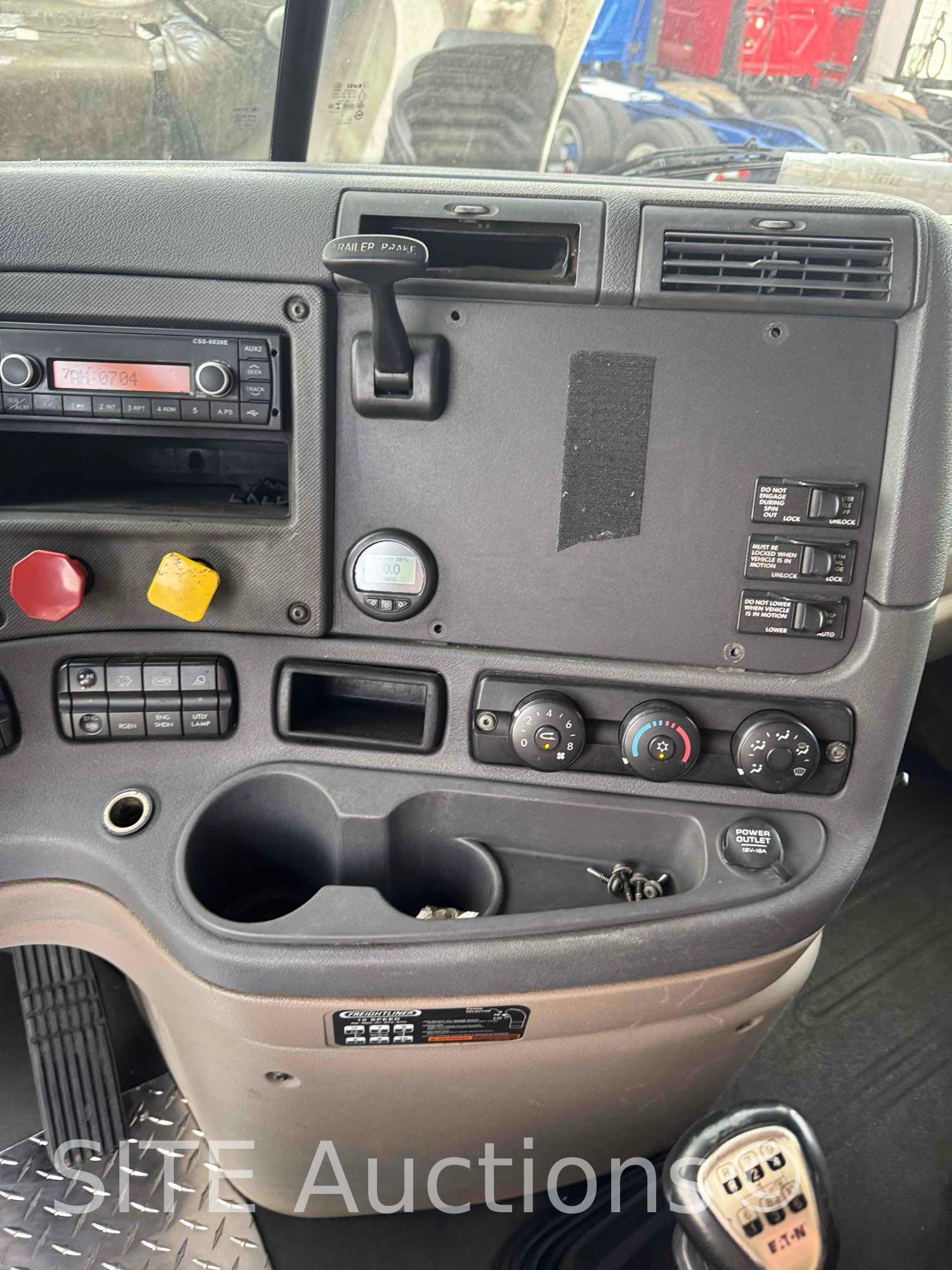 2015 Freightliner T/A Dump Truck