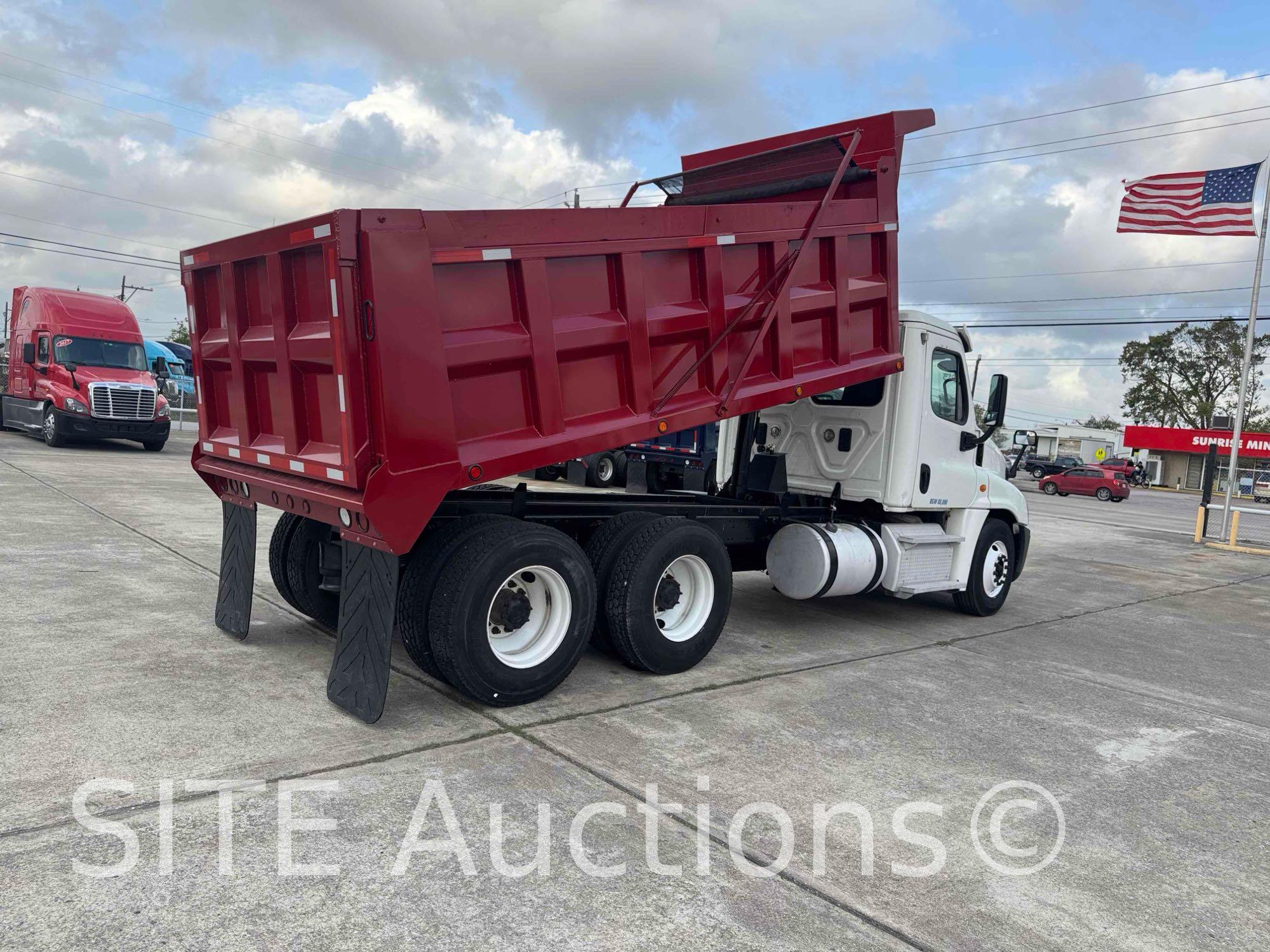 2015 Freightliner T/A Dump Truck