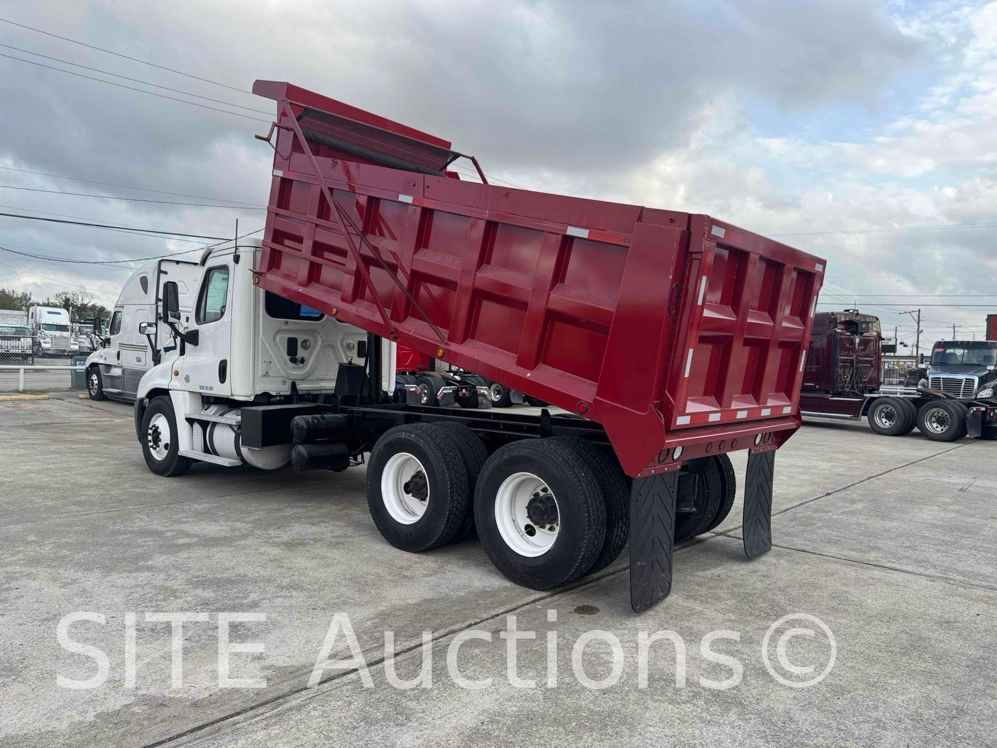 2015 Freightliner T/A Dump Truck