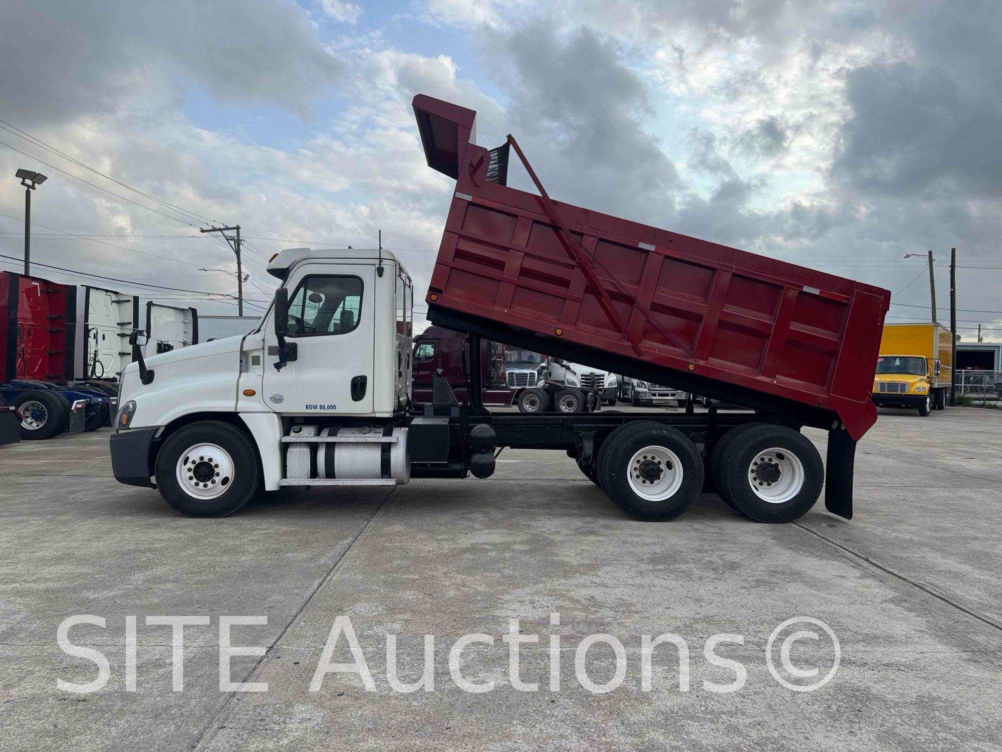 2015 Freightliner T/A Dump Truck