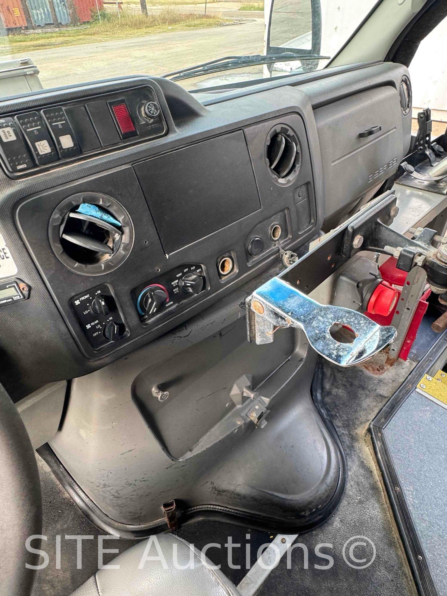 2009 Ford E450 Bus