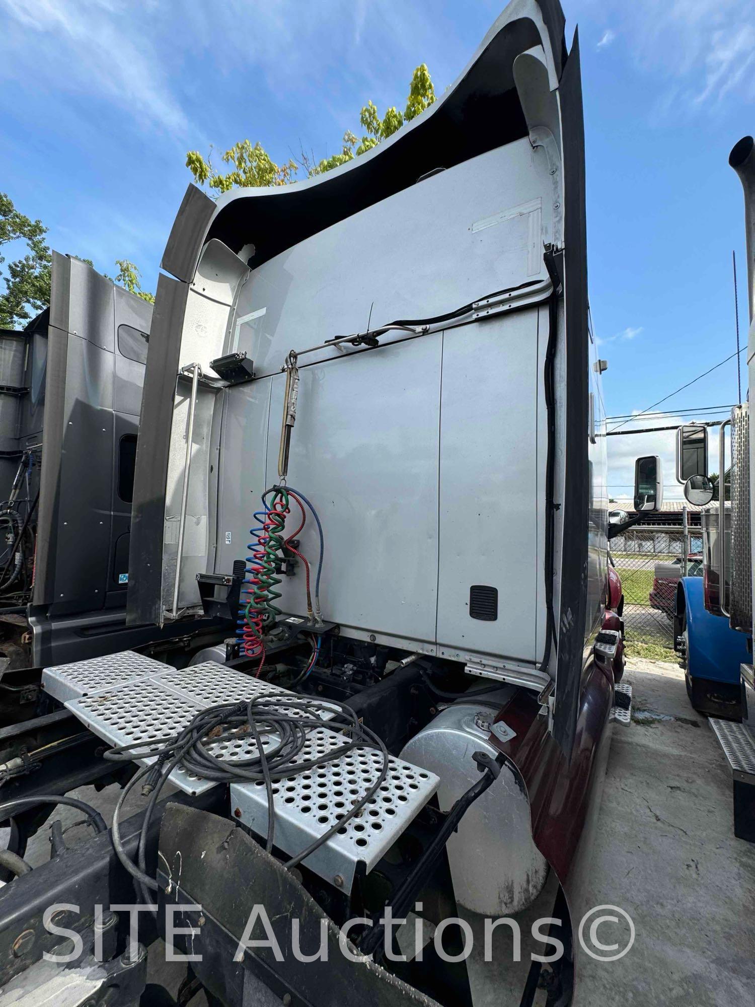 2010 Kenworth T2000 T/A Sleeper Truck Tractor