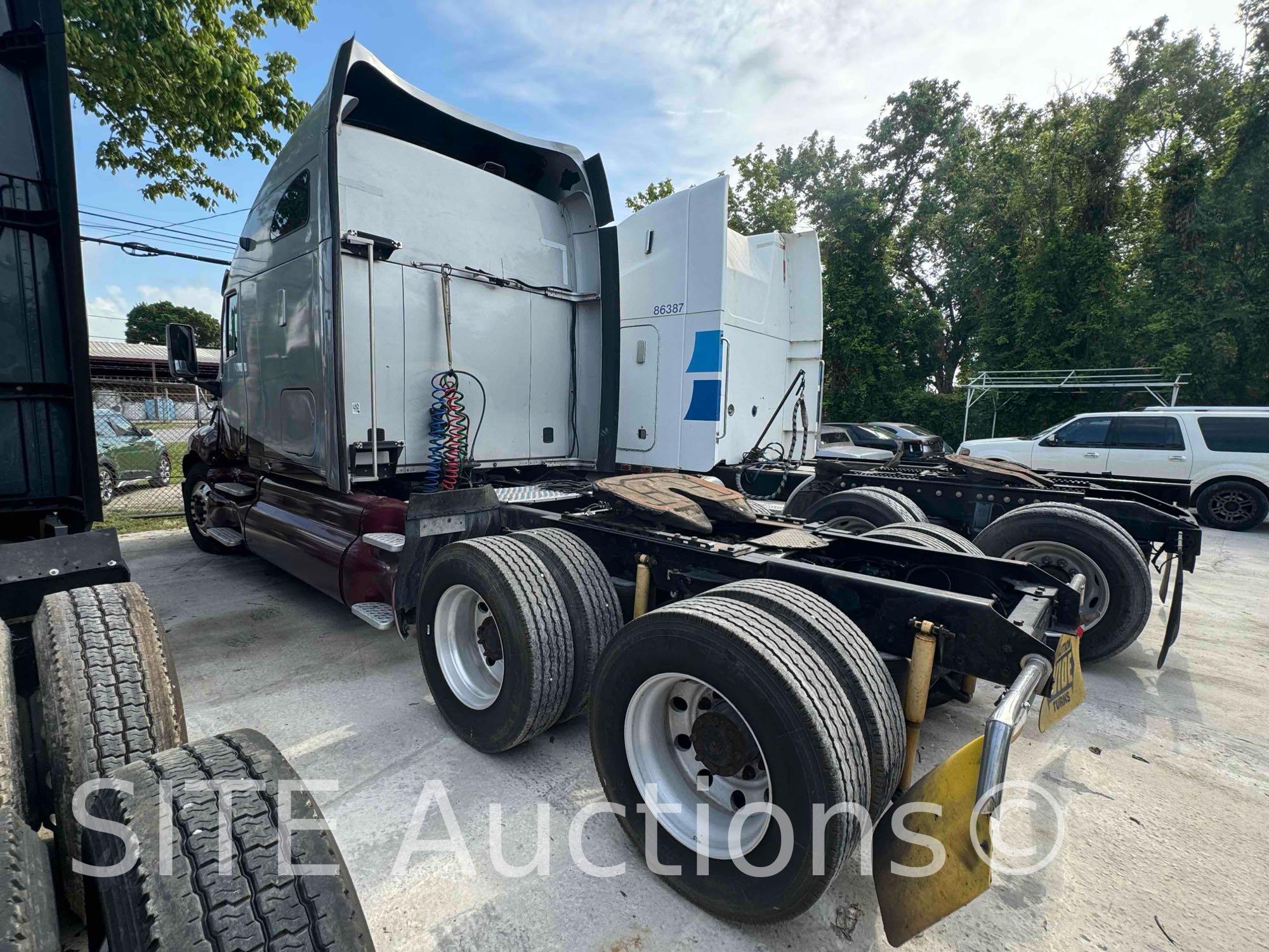 2010 Kenworth T2000 T/A Sleeper Truck Tractor