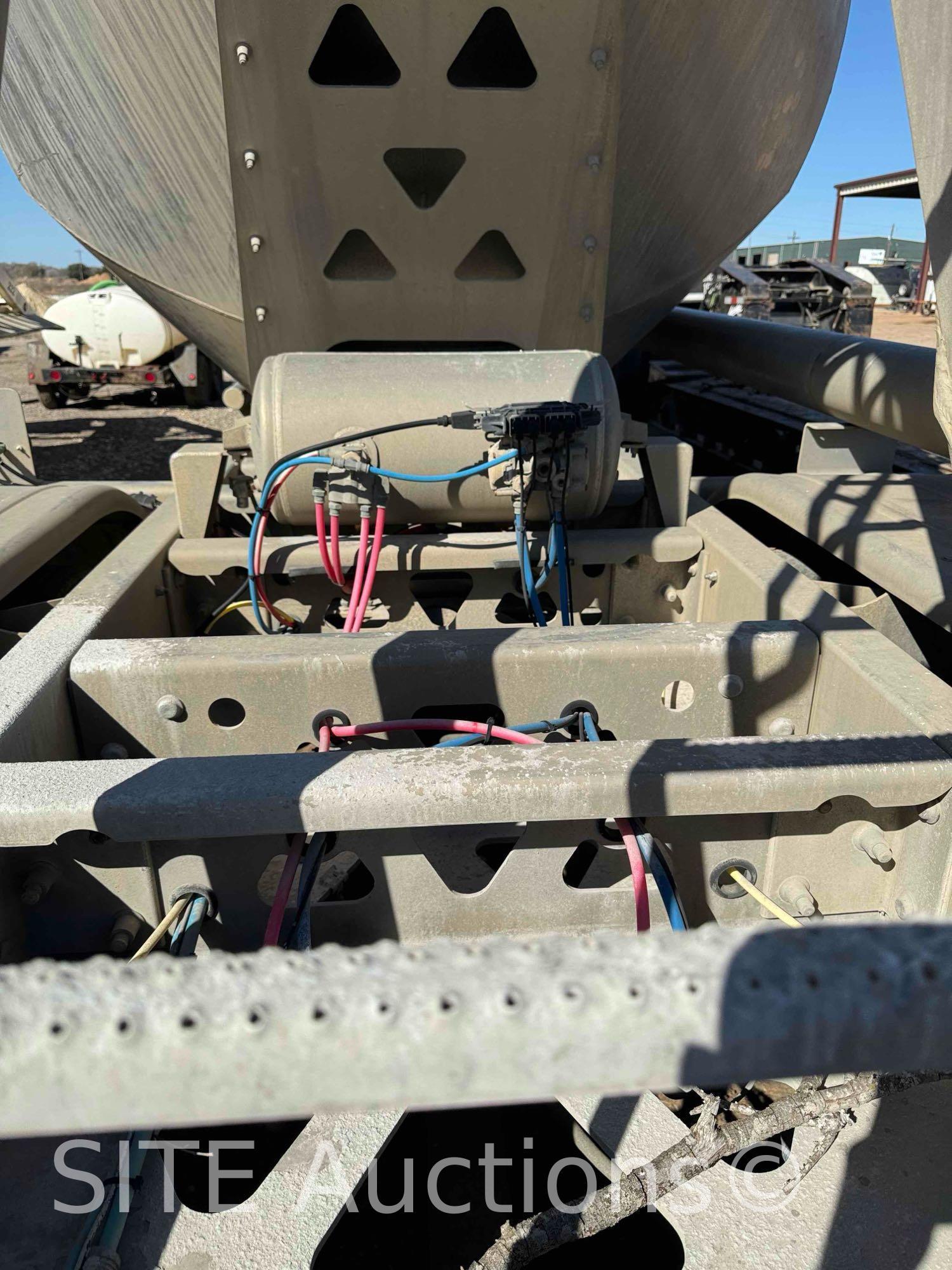 2014 Trail King T/A Pneumatic Dry Bulk Trailer