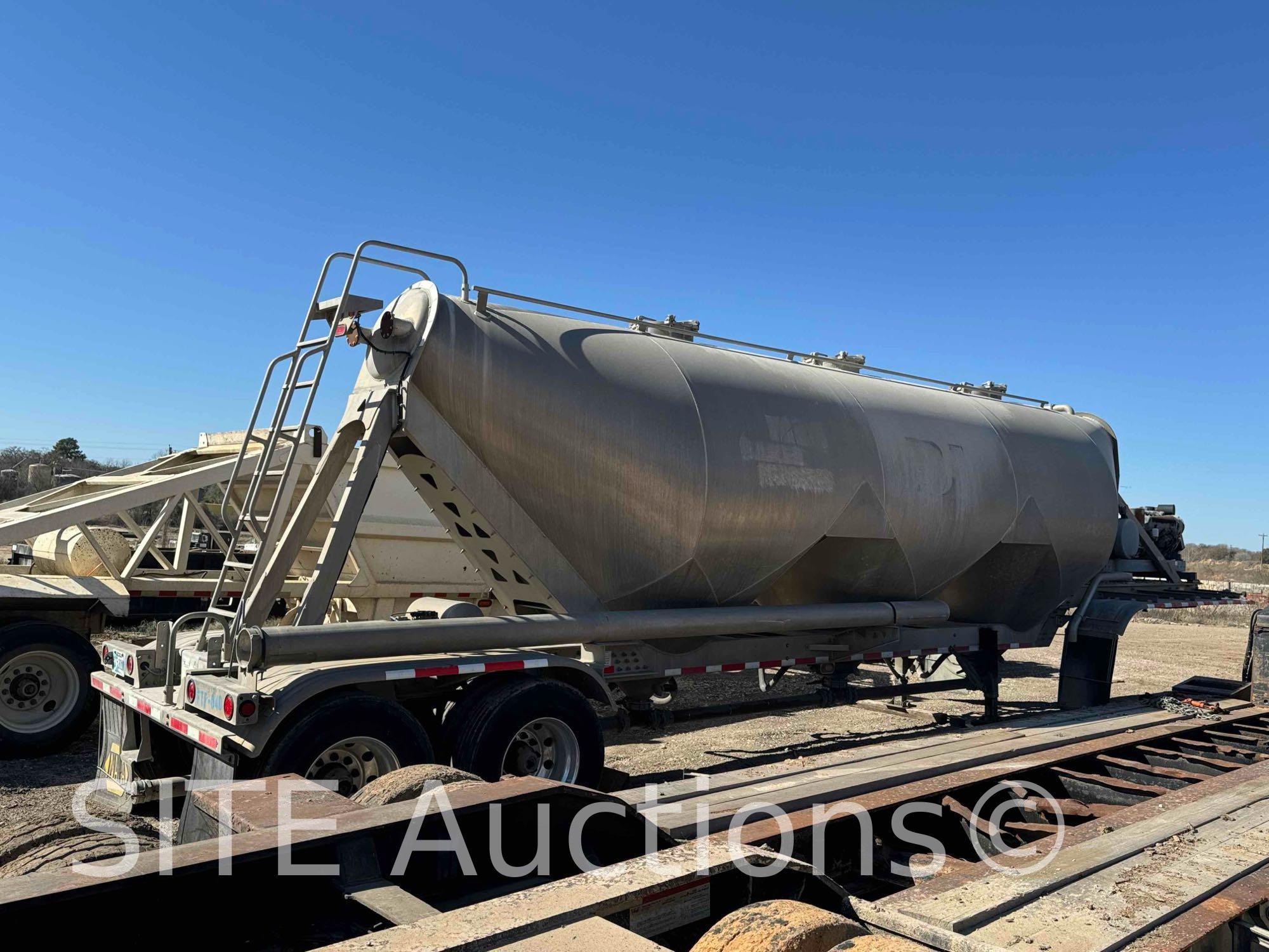 2014 Trail King T/A Pneumatic Dry Bulk Trailer