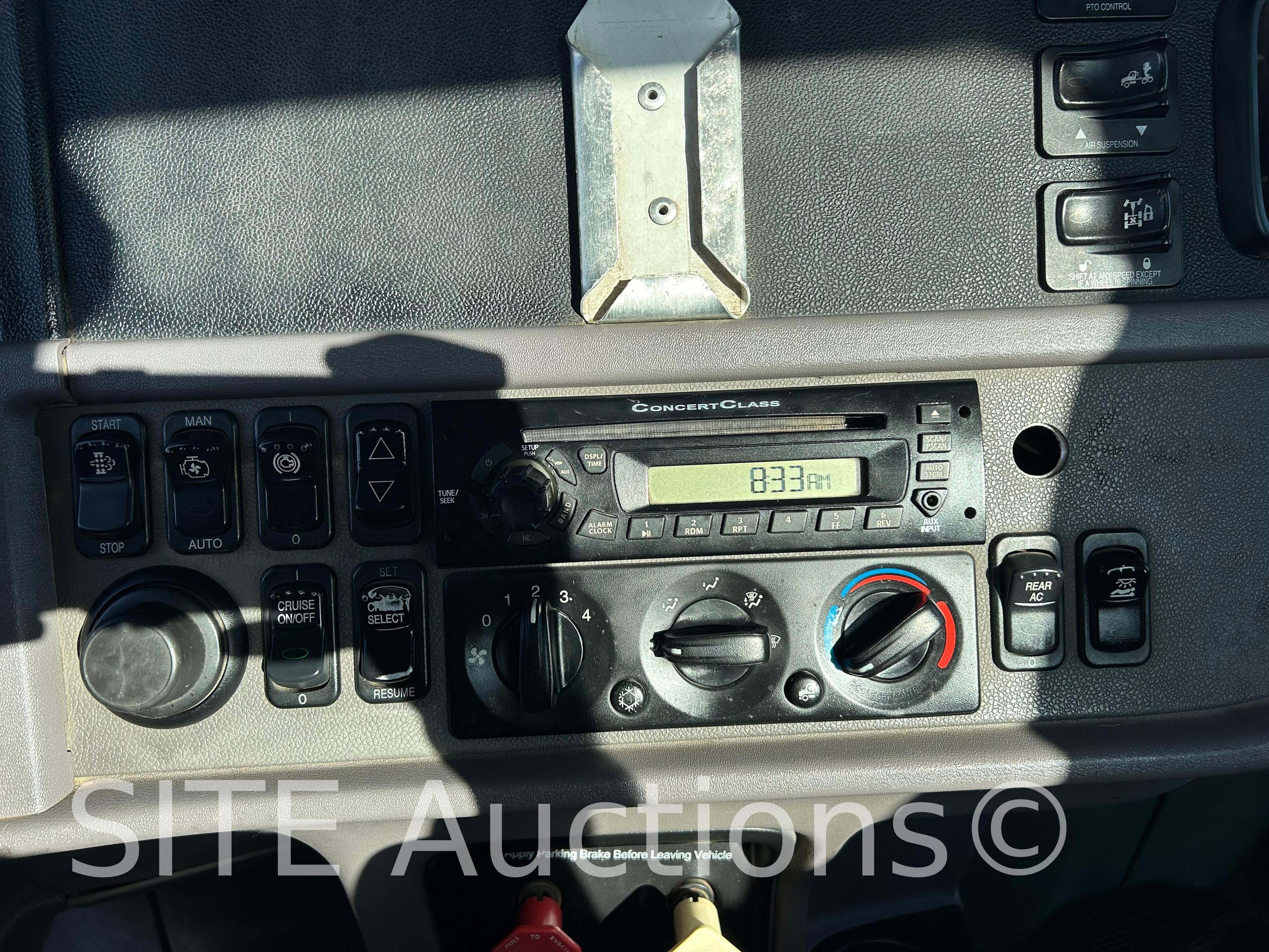 2012 Peterbilt 367 T/A Daycab Truck Tractor