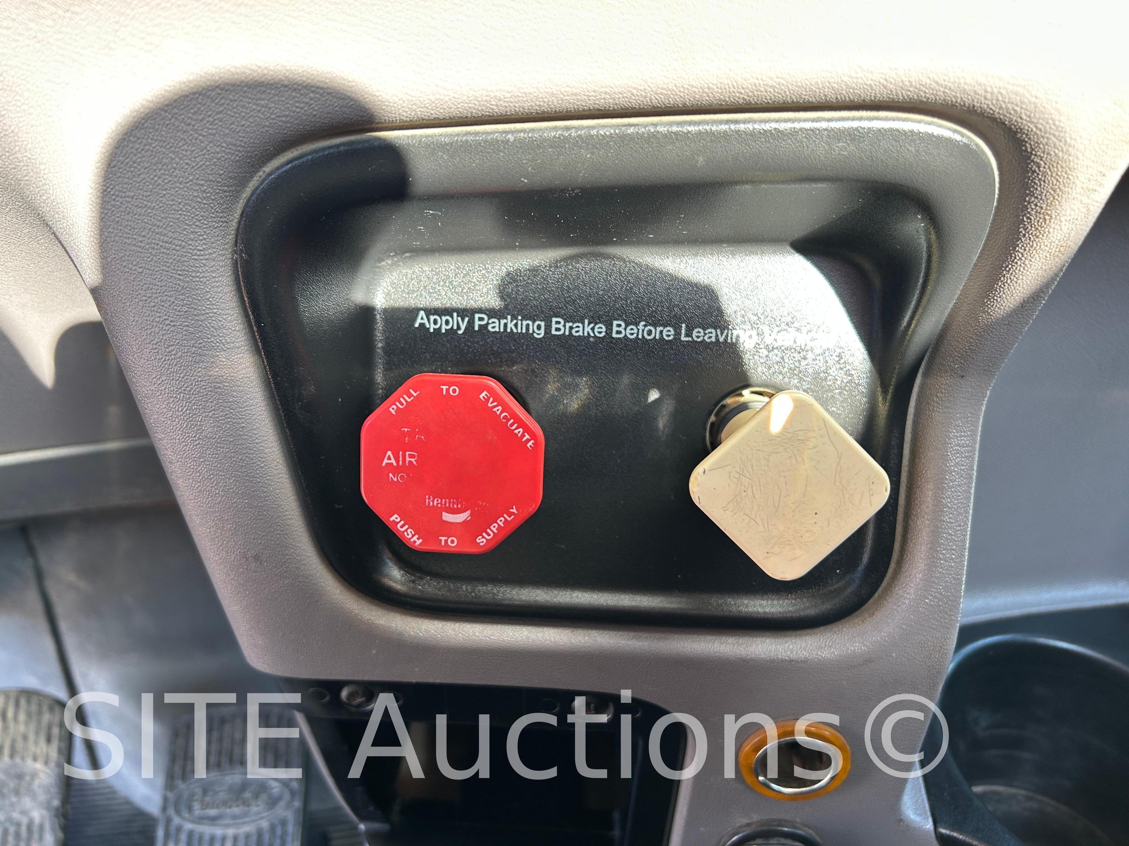 2012 Peterbilt 367 T/A Daycab Truck Tractor