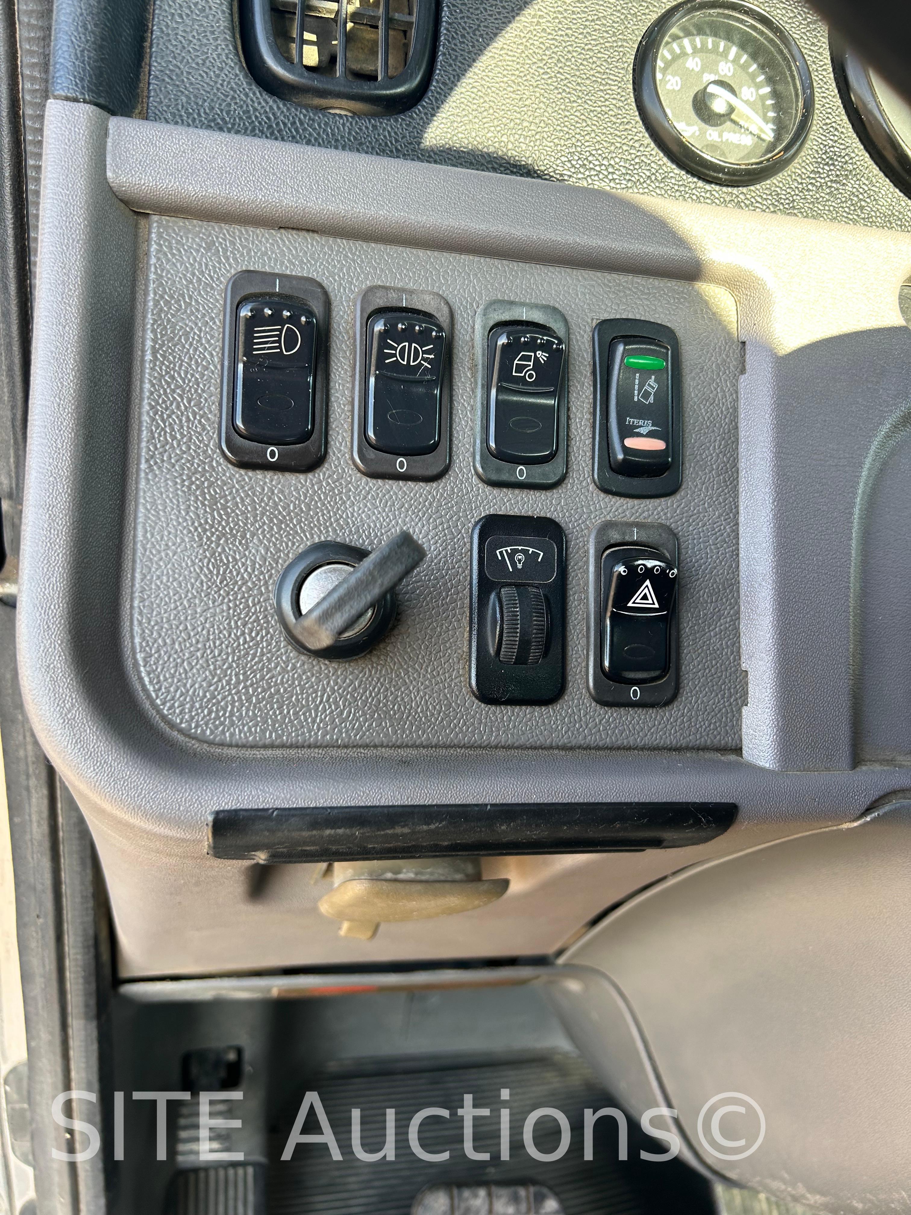 2012 Peterbilt 367 T/A Daycab Truck Tractor