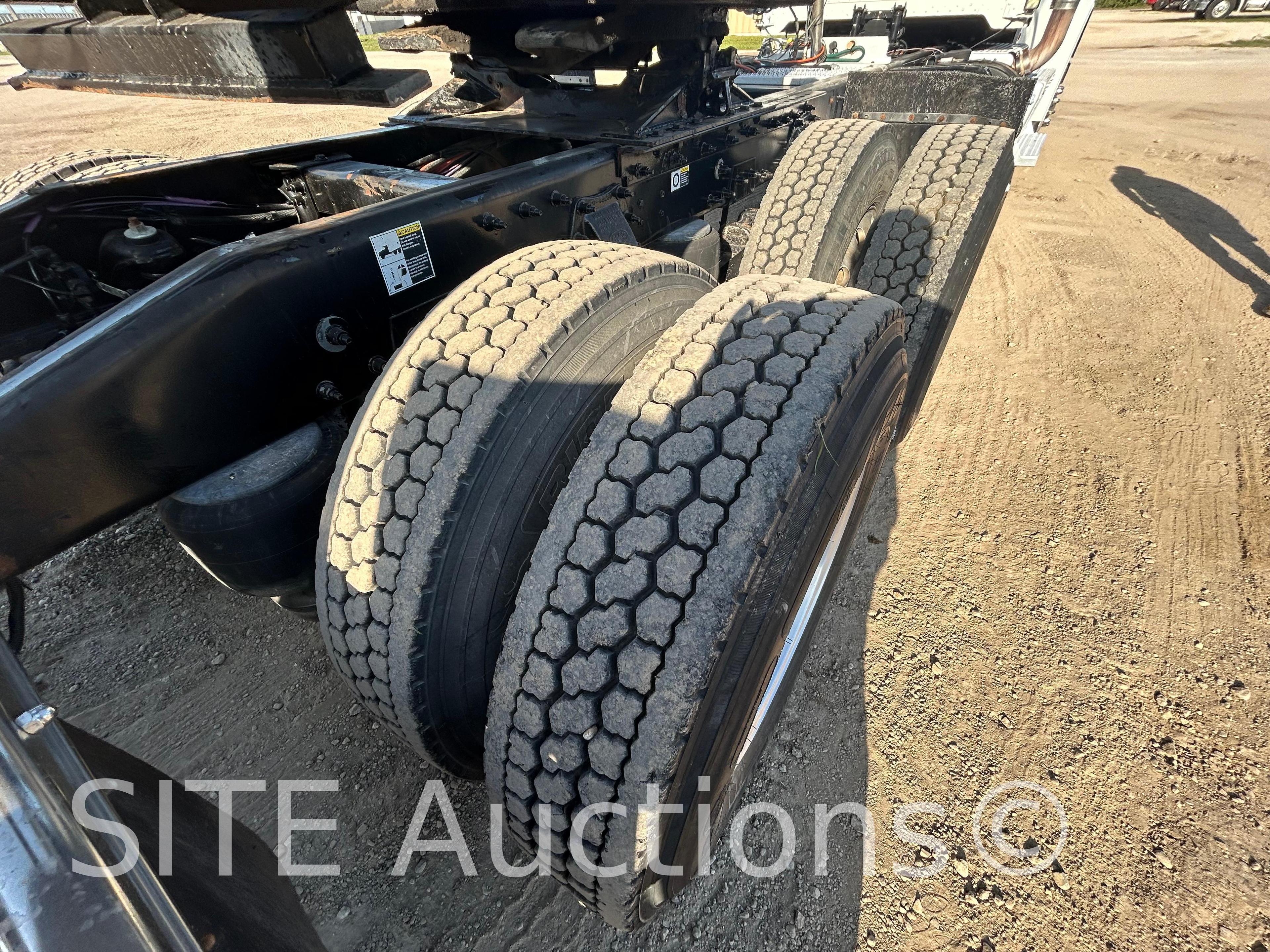 2012 Peterbilt 367 T/A Daycab Truck Tractor