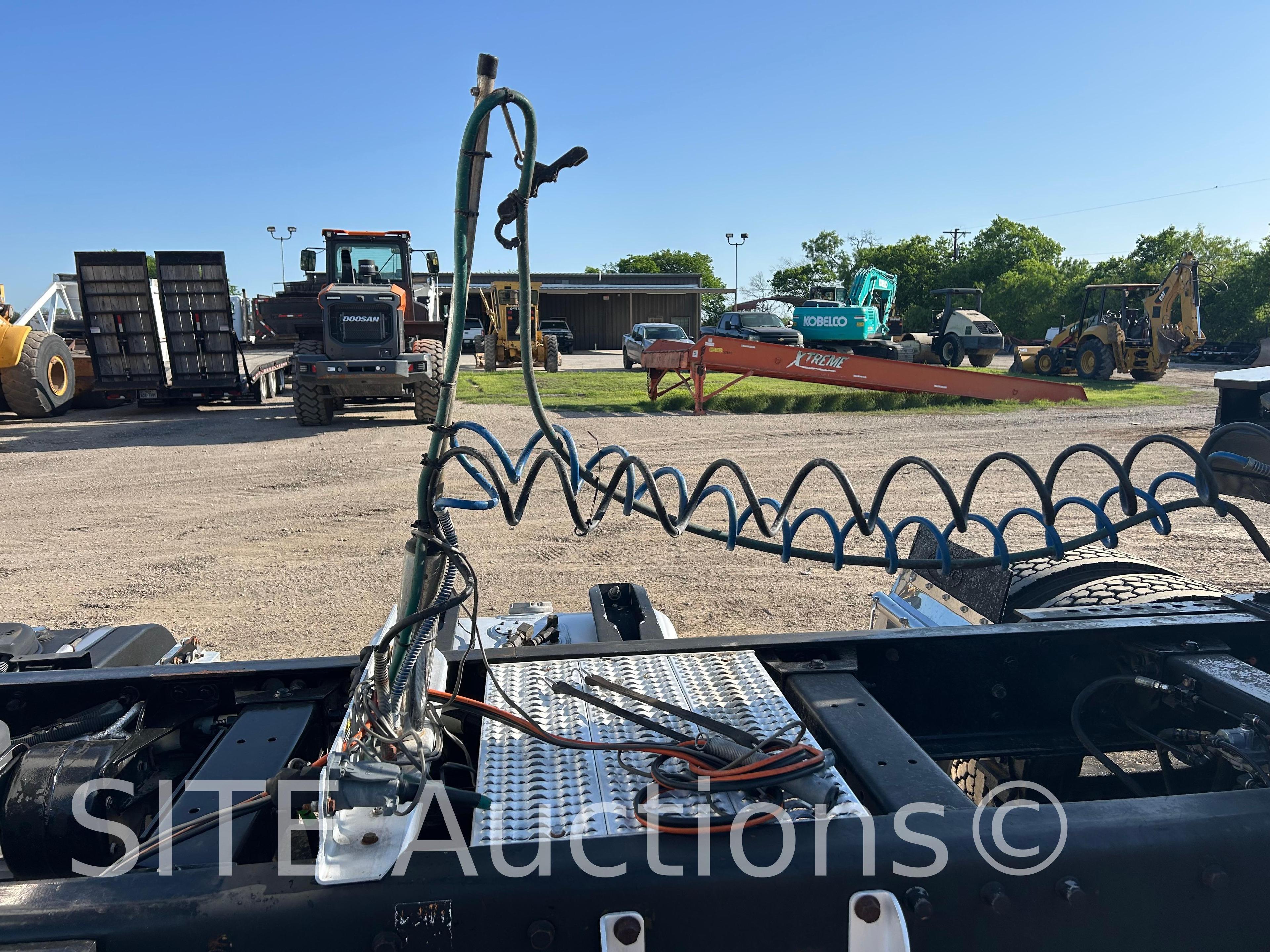 2012 Peterbilt 367 T/A Daycab Truck Tractor