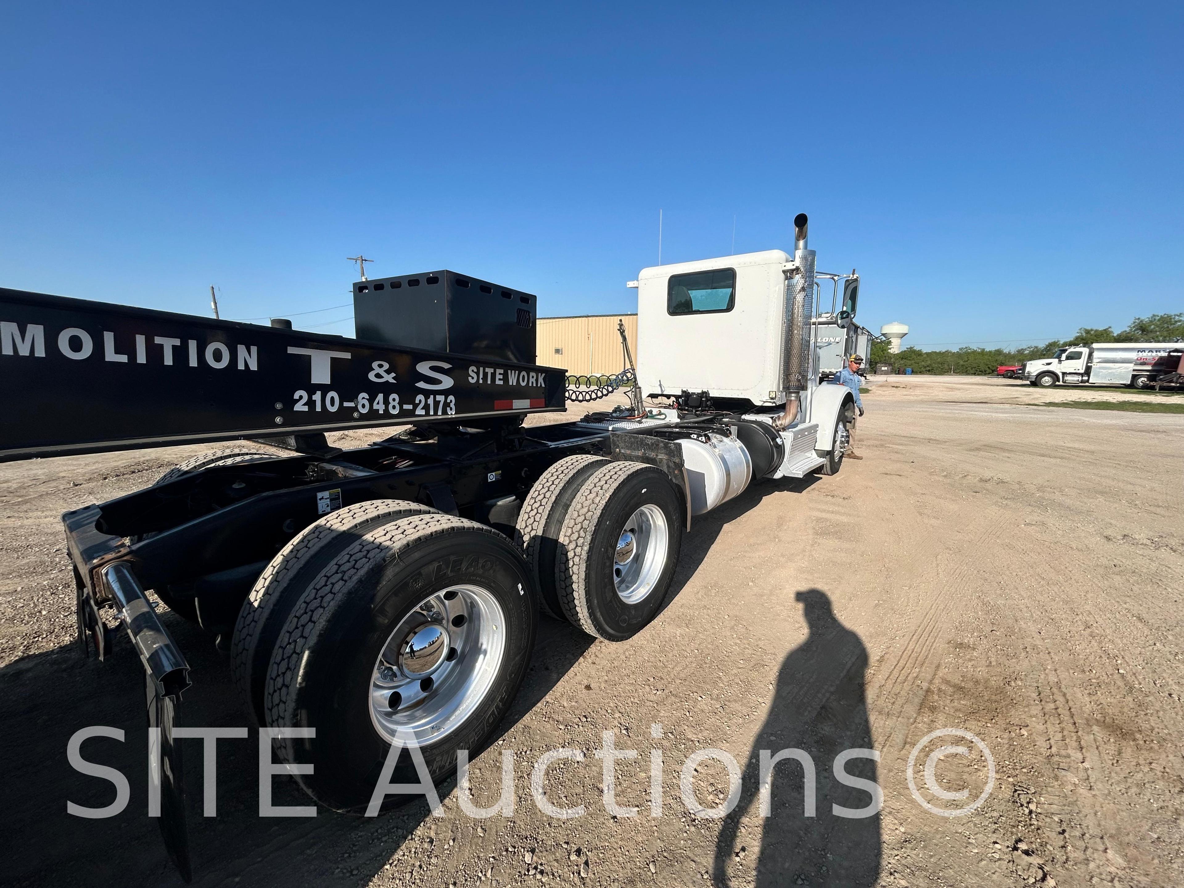 2012 Peterbilt 367 T/A Daycab Truck Tractor