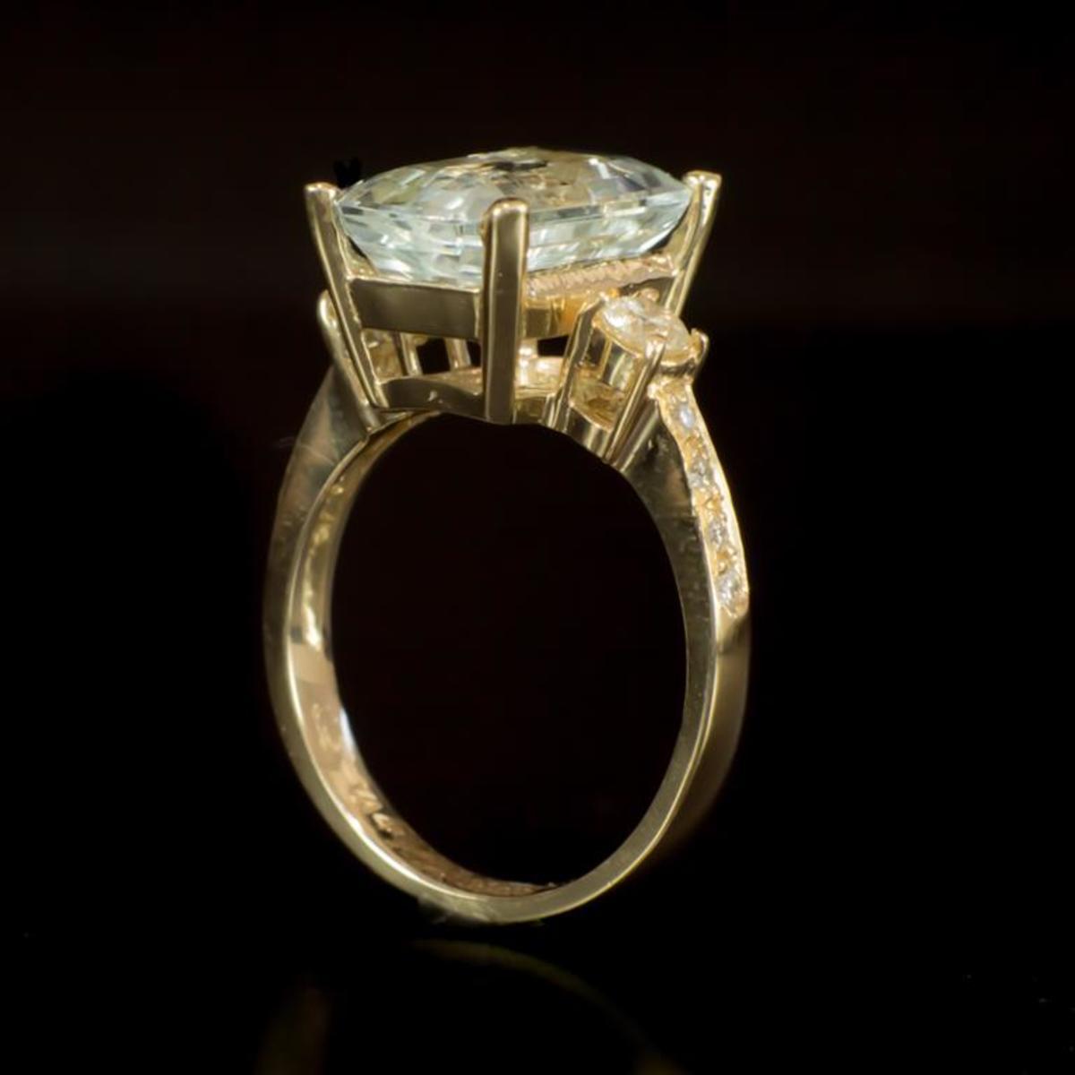 14K Gold 4.33ct Aquamarine and 0.50ct Diamond Ring