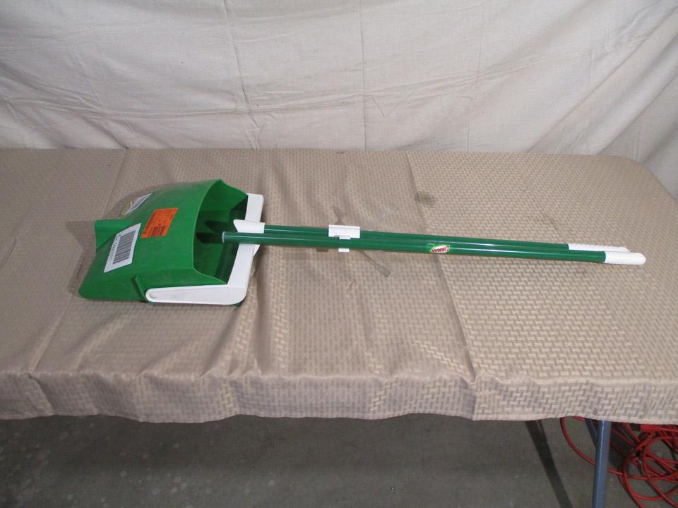 Libman Lobby Broom and Dustpan, $18.37 Est. Retail Value