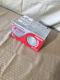 Lithonia Lighting Recessed Lighting 4 in. GU10 White Glass Recessed, $28.72 Est. Retail Value
