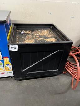 Black 3' X 3' Dump table display