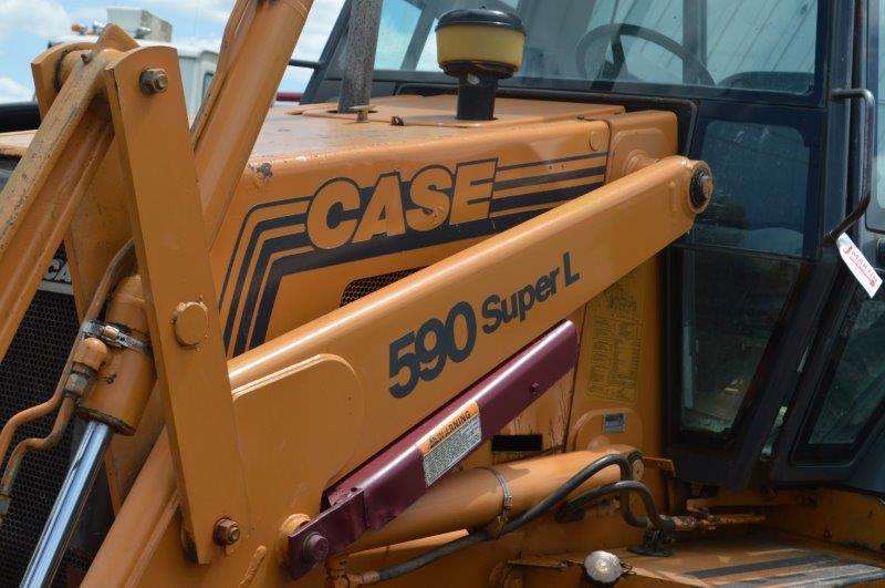 Case Super L backhoe w/ 7.5' front bucket, 21" digging bucket, ext.hoe, 6,619 hrs, 4wd,21L-24 rear t