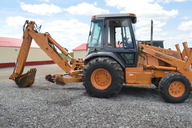 Case Super L backhoe w/ 7.5' front bucket, 21" digging bucket, ext.hoe, 6,619 hrs, 4wd,21L-24 rear t