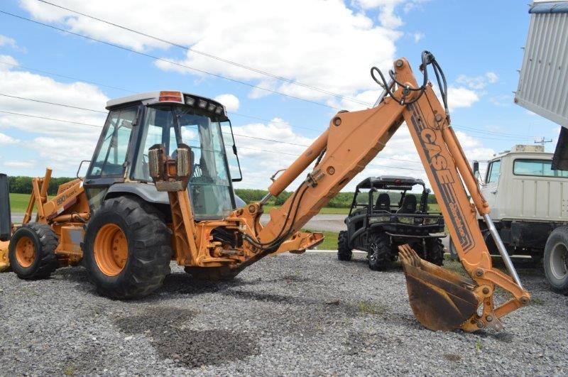 Case Super L backhoe w/ 7.5' front bucket, 21" digging bucket, ext.hoe, 6,619 hrs, 4wd,21L-24 rear t