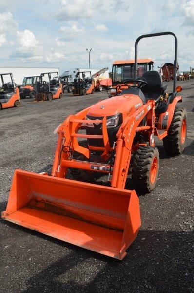 Kubota B2601 w/ LA434 loader, hydro, 4wd, 21 hrs, 540 pto, 3pt, toplink, open station, (like new)