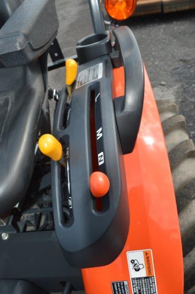 Kubota B2601 w/ LA434 loader, hydro, 4wd, 21 hrs, 540 pto, 3pt, toplink, open station, (like new)