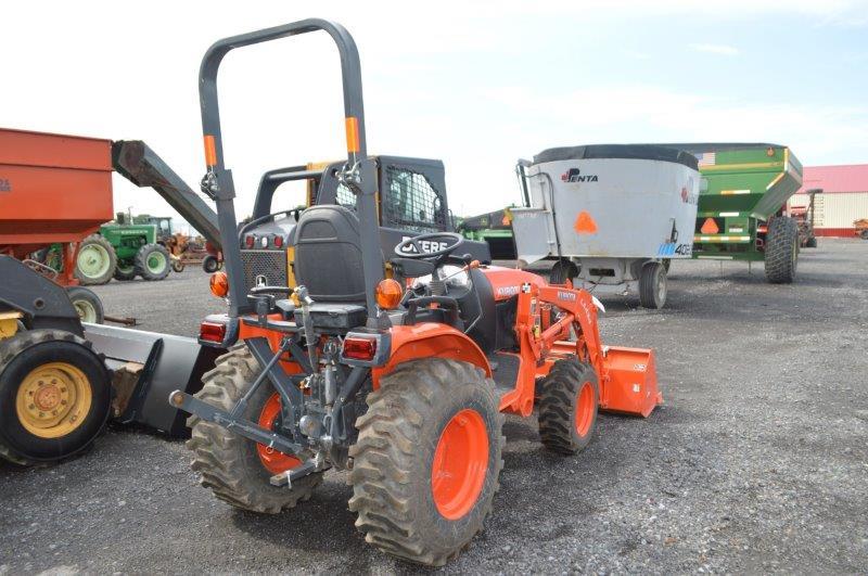 Kubota B2601 w/ LA434 loader, hydro, 4wd, 21 hrs, 540 pto, 3pt, toplink, open station, (like new)