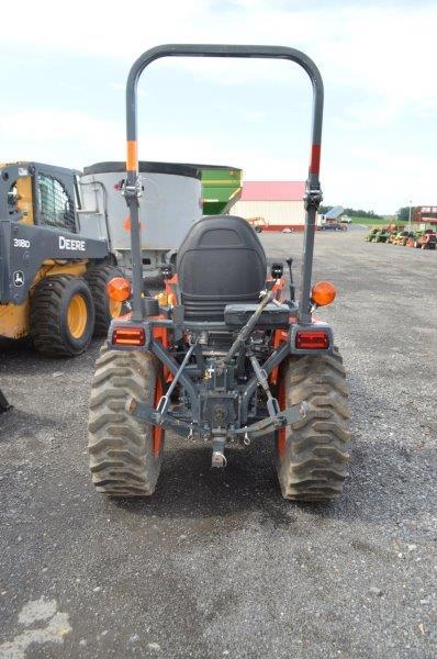 Kubota B2601 w/ LA434 loader, hydro, 4wd, 21 hrs, 540 pto, 3pt, toplink, open station, (like new)