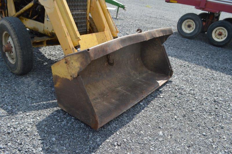 IH 3414 w/ 3pt, open station, 4sp w/ hi/low, loader, 6' bucket, 16.9-24 rear rubber