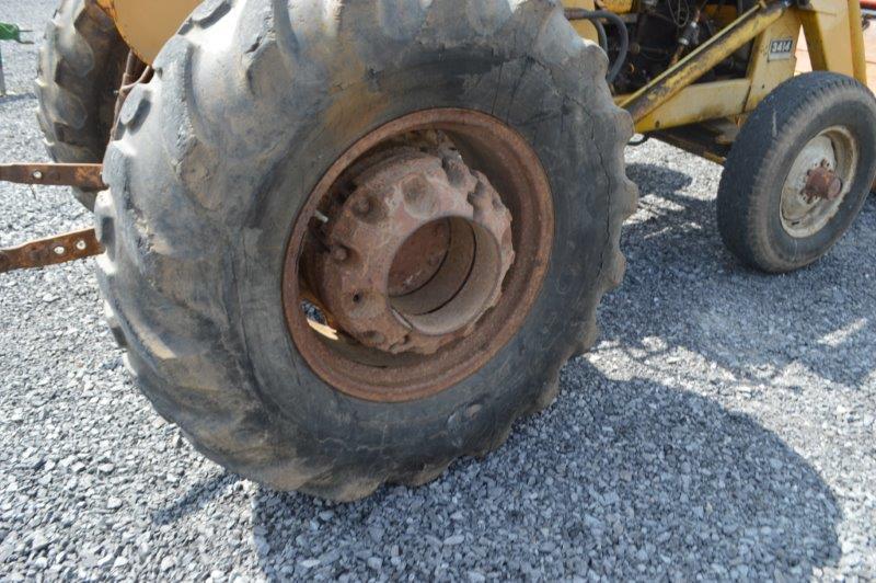 IH 3414 w/ 3pt, open station, 4sp w/ hi/low, loader, 6' bucket, 16.9-24 rear rubber