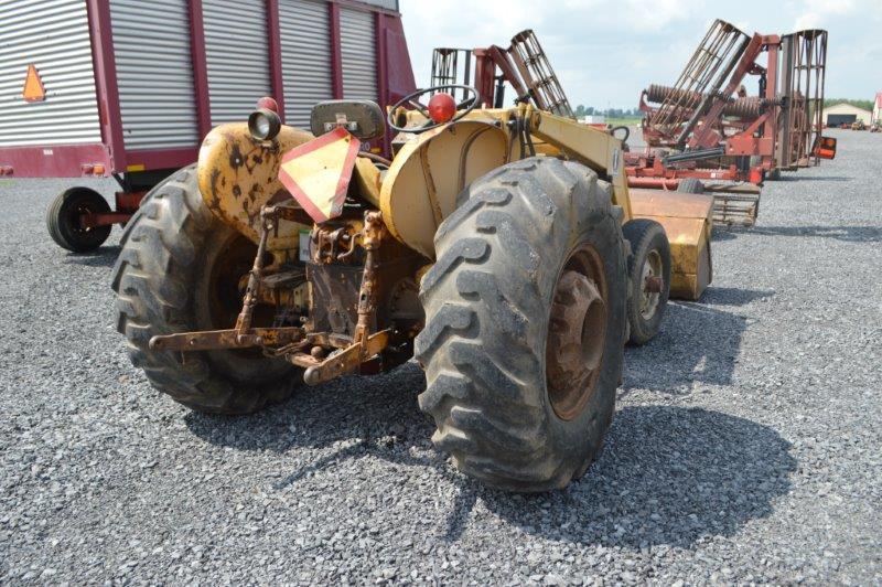 IH 3414 w/ 3pt, open station, 4sp w/ hi/low, loader, 6' bucket, 16.9-24 rear rubber