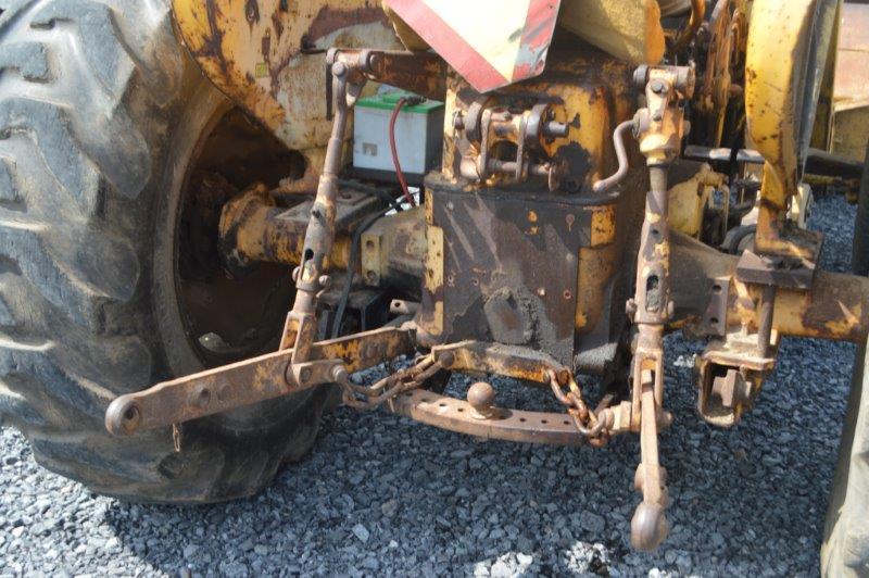 IH 3414 w/ 3pt, open station, 4sp w/ hi/low, loader, 6' bucket, 16.9-24 rear rubber