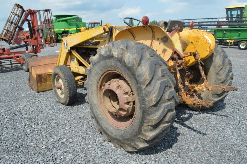 IH 3414 w/ 3pt, open station, 4sp w/ hi/low, loader, 6' bucket, 16.9-24 rear rubber